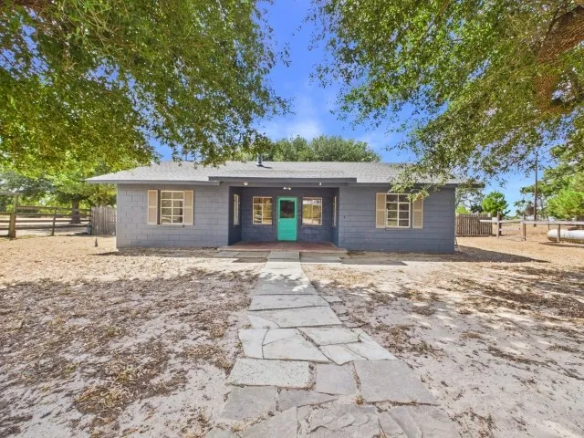Single Family Residence For Sale in Anderson County , 14889 N State Highway 19, Palestine, Texas 75803, 3 Bedroom, 1 Bathroom, Garage spaces, 1,246 Sqft, built in 1950, mls#21377167, Real Estate Agent in Palestine, Homes For Sale in Anderson county, Homes For Sale in Palestine, Realtor in Palestine Texas, Real Estate Brokerage Independent Realty Texas, Luminita Cordes Realtor