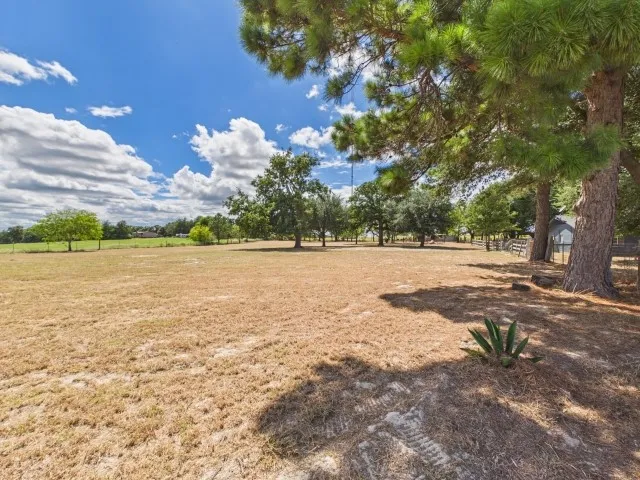Single Family Residence For Sale in Anderson County , 14889 N State Highway 19, Palestine, Texas 75803, 3 Bedroom, 1 Bathroom, Garage spaces, 1,246 Sqft, built in 1950, mls#21377167, Real Estate Agent in Palestine, Homes For Sale in Anderson county, Homes For Sale in Palestine, Realtor in Palestine Texas, Real Estate Brokerage Independent Realty Texas, Luminita Cordes Realtor