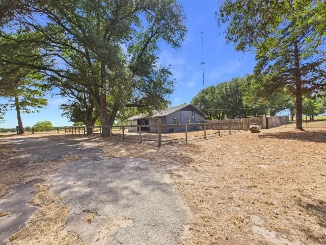 Single Family Residence For Sale in Anderson County , 14889 N State Highway 19, Palestine, Texas 75803, 3 Bedroom, 1 Bathroom, Garage spaces, 1,246 Sqft, built in 1950, mls#21377167, Real Estate Agent in Palestine, Homes For Sale in Anderson county, Homes For Sale in Palestine, Realtor in Palestine Texas, Real Estate Brokerage Independent Realty Texas, Luminita Cordes Realtor