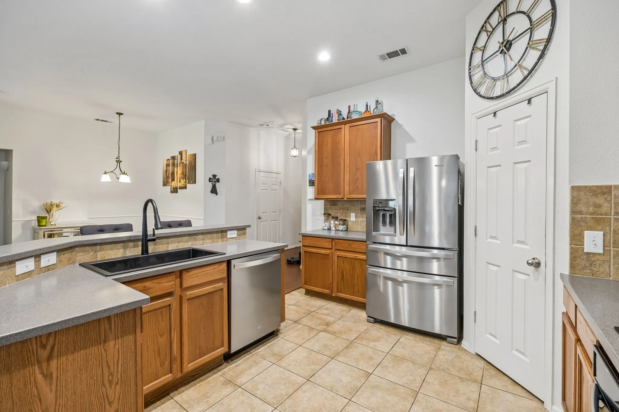Single Family Residence For Rent in Denton County , 2748 Thorncreek Lane, Fort Worth, Texas 76177, 3 Bedroom, 2 Bathroom, 2 Garage spaces, 1,772 Sqft, built in 2004, mls#21379531, Real Estate Agent in Fort Worth, Homes For Rent in Denton county, Homes For Rent in Fort Worth, Realtor in Fort Worth Texas, Real Estate Brokerage Independent Realty Texas, Luminita Cordes Realtor