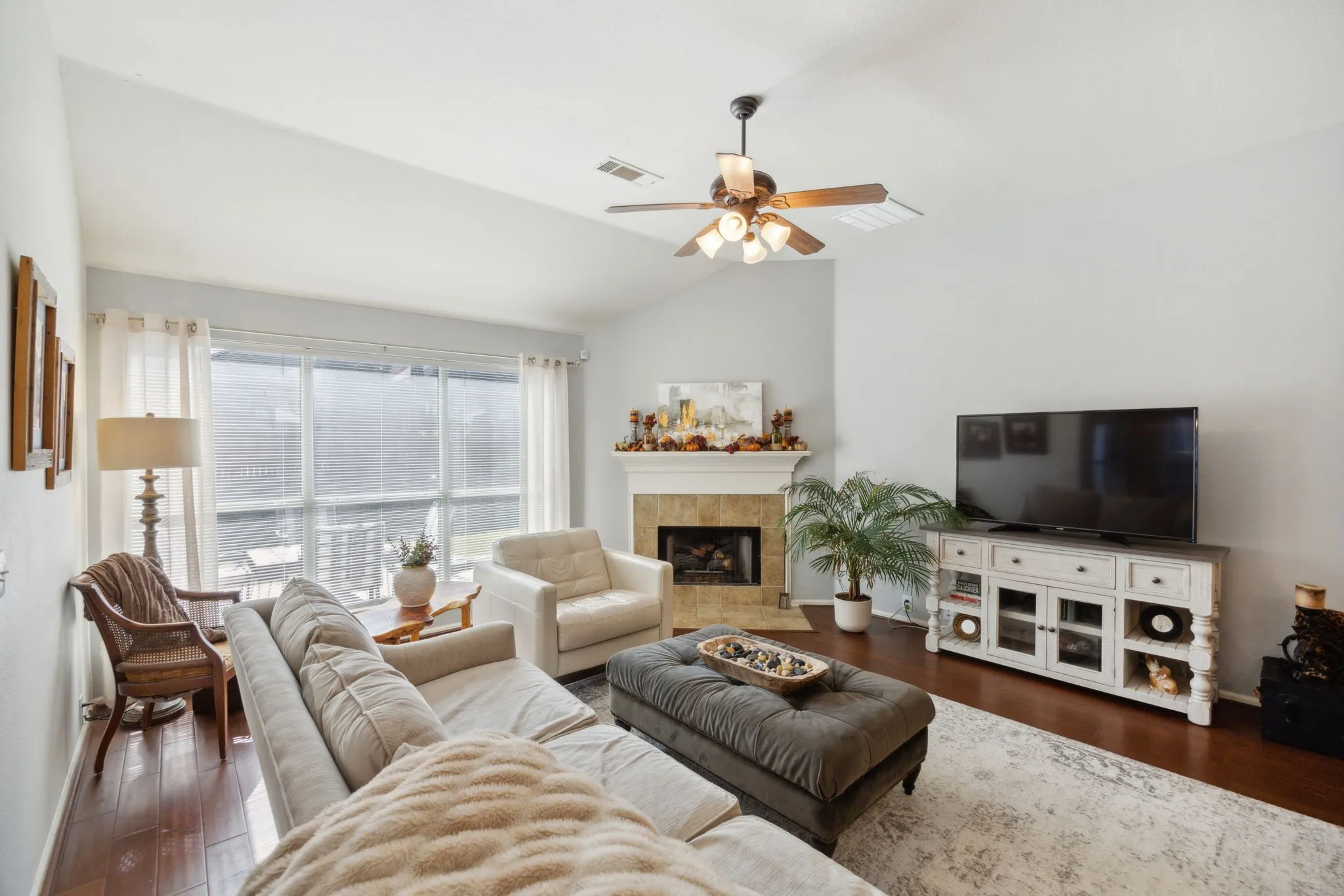 Single Family Residence For Rent in Denton County , 2748 Thorncreek Lane, Fort Worth, Texas 76177, 3 Bedroom, 2 Bathroom, 2 Garage spaces, 1,772 Sqft, built in 2004, mls#21379531, Real Estate Agent in Fort Worth, Homes For Rent in Denton county, Homes For Rent in Fort Worth, Realtor in Fort Worth Texas, Real Estate Brokerage Independent Realty Texas, Luminita Cordes Realtor