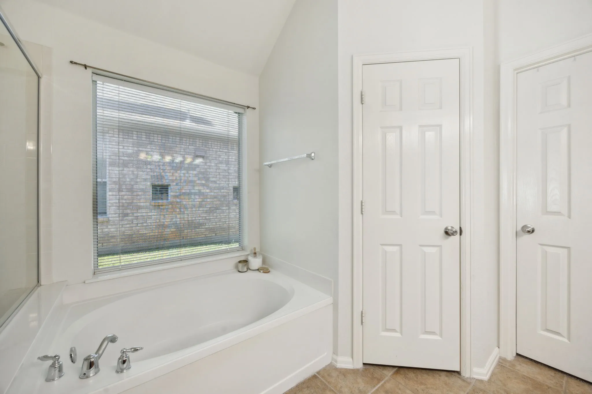 Single Family Residence For Rent in Denton County , 2748 Thorncreek Lane, Fort Worth, Texas 76177, 3 Bedroom, 2 Bathroom, 2 Garage spaces, 1,772 Sqft, built in 2004, mls#21379531, Real Estate Agent in Fort Worth, Homes For Rent in Denton county, Homes For Rent in Fort Worth, Realtor in Fort Worth Texas, Real Estate Brokerage Independent Realty Texas, Luminita Cordes Realtor