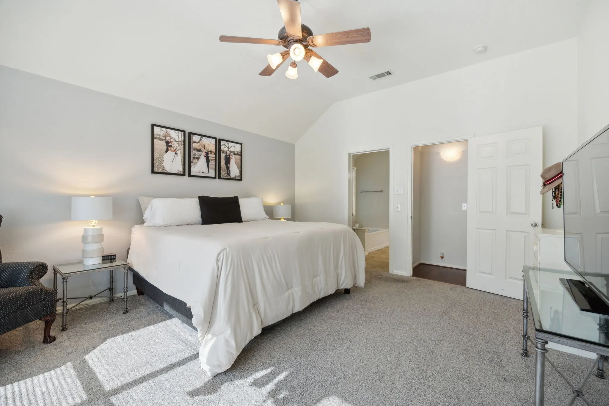 Single Family Residence For Rent in Denton County , 2748 Thorncreek Lane, Fort Worth, Texas 76177, 3 Bedroom, 2 Bathroom, 2 Garage spaces, 1,772 Sqft, built in 2004, mls#21379531, Real Estate Agent in Fort Worth, Homes For Rent in Denton county, Homes For Rent in Fort Worth, Realtor in Fort Worth Texas, Real Estate Brokerage Independent Realty Texas, Luminita Cordes Realtor