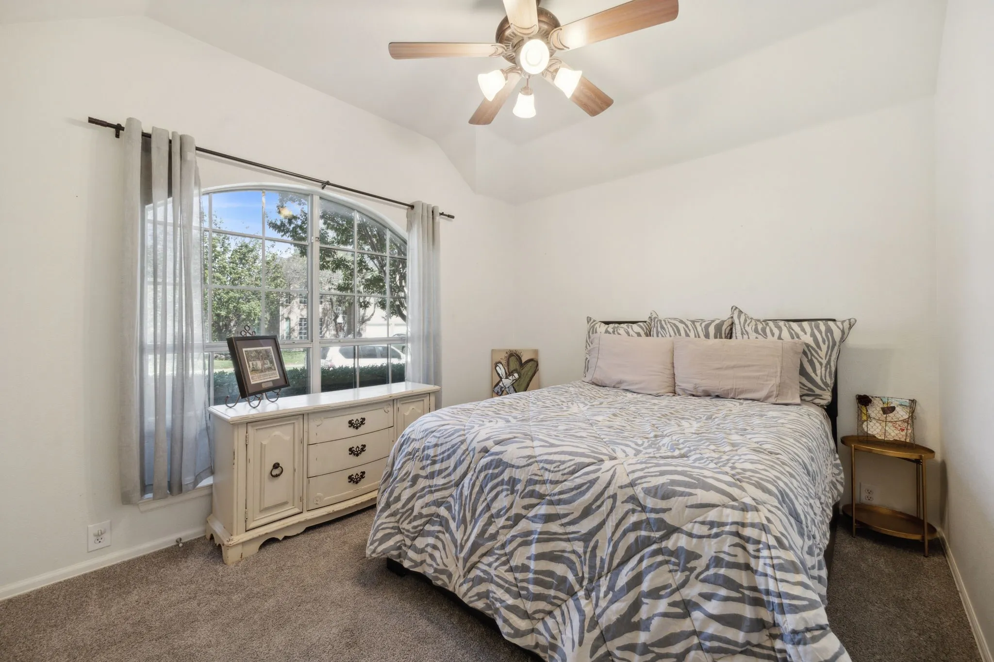 Single Family Residence For Rent in Denton County , 2748 Thorncreek Lane, Fort Worth, Texas 76177, 3 Bedroom, 2 Bathroom, 2 Garage spaces, 1,772 Sqft, built in 2004, mls#21379531, Real Estate Agent in Fort Worth, Homes For Rent in Denton county, Homes For Rent in Fort Worth, Realtor in Fort Worth Texas, Real Estate Brokerage Independent Realty Texas, Luminita Cordes Realtor