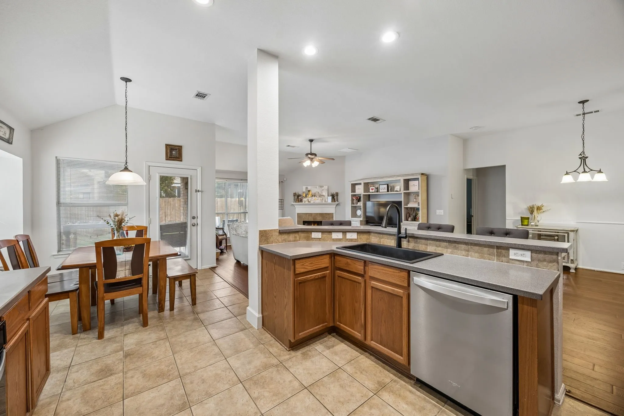 Single Family Residence For Rent in Denton County , 2748 Thorncreek Lane, Fort Worth, Texas 76177, 3 Bedroom, 2 Bathroom, 2 Garage spaces, 1,772 Sqft, built in 2004, mls#21379531, Real Estate Agent in Fort Worth, Homes For Rent in Denton county, Homes For Rent in Fort Worth, Realtor in Fort Worth Texas, Real Estate Brokerage Independent Realty Texas, Luminita Cordes Realtor