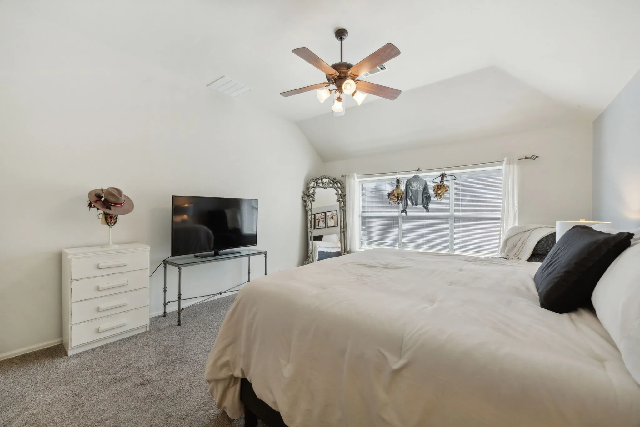 Single Family Residence For Rent in Denton County , 2748 Thorncreek Lane, Fort Worth, Texas 76177, 3 Bedroom, 2 Bathroom, 2 Garage spaces, 1,772 Sqft, built in 2004, mls#21379531, Real Estate Agent in Fort Worth, Homes For Rent in Denton county, Homes For Rent in Fort Worth, Realtor in Fort Worth Texas, Real Estate Brokerage Independent Realty Texas, Luminita Cordes Realtor
