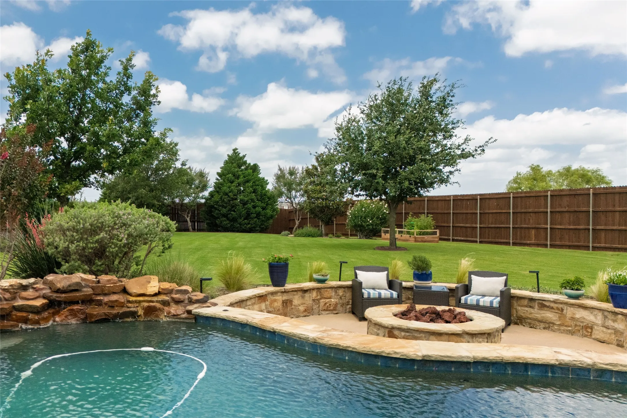 Your Private Outdoor Paradise w Saltwater Pool...
