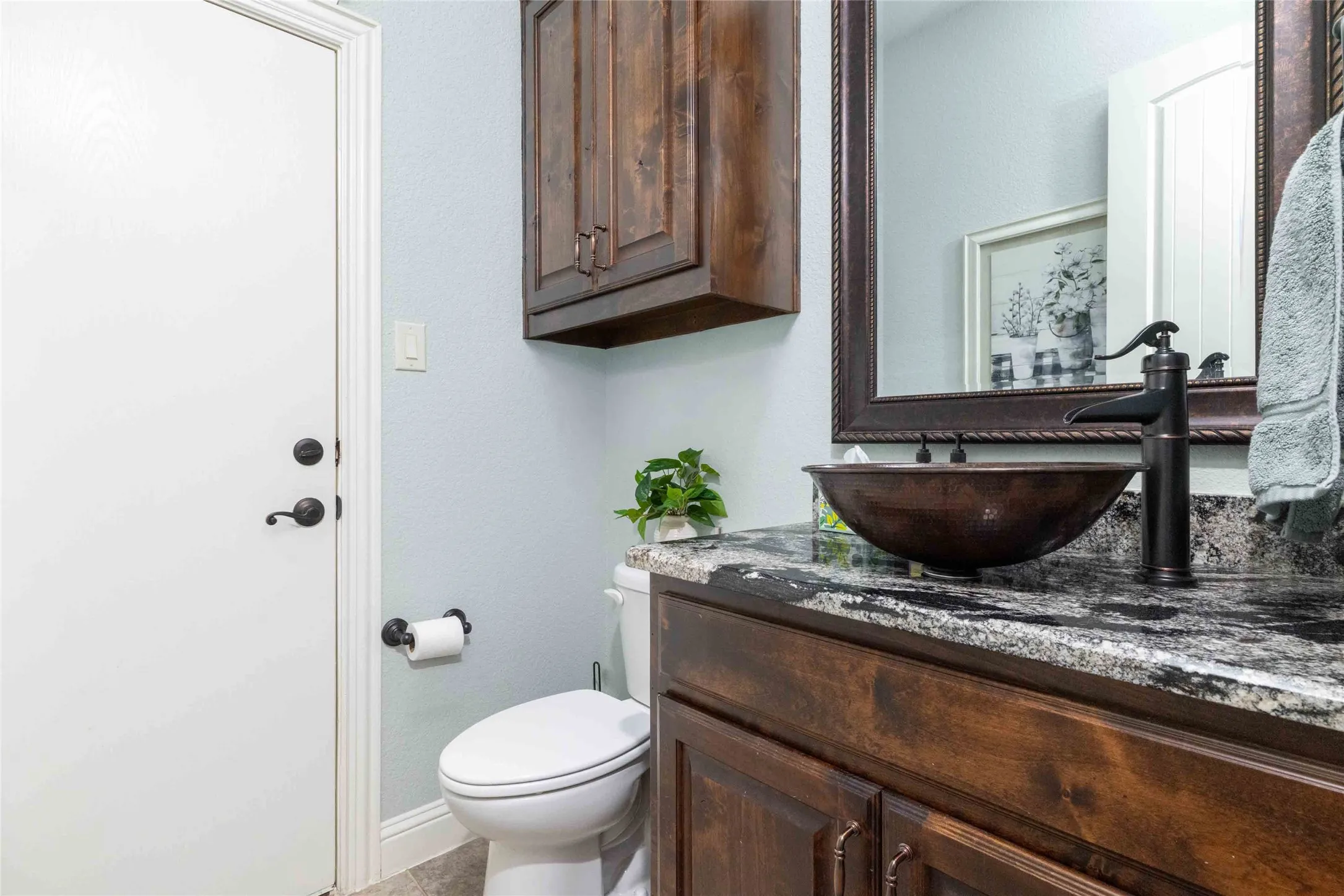 Pool Bath w Easy Access to the Outdoor Pool, Patio & Grill...