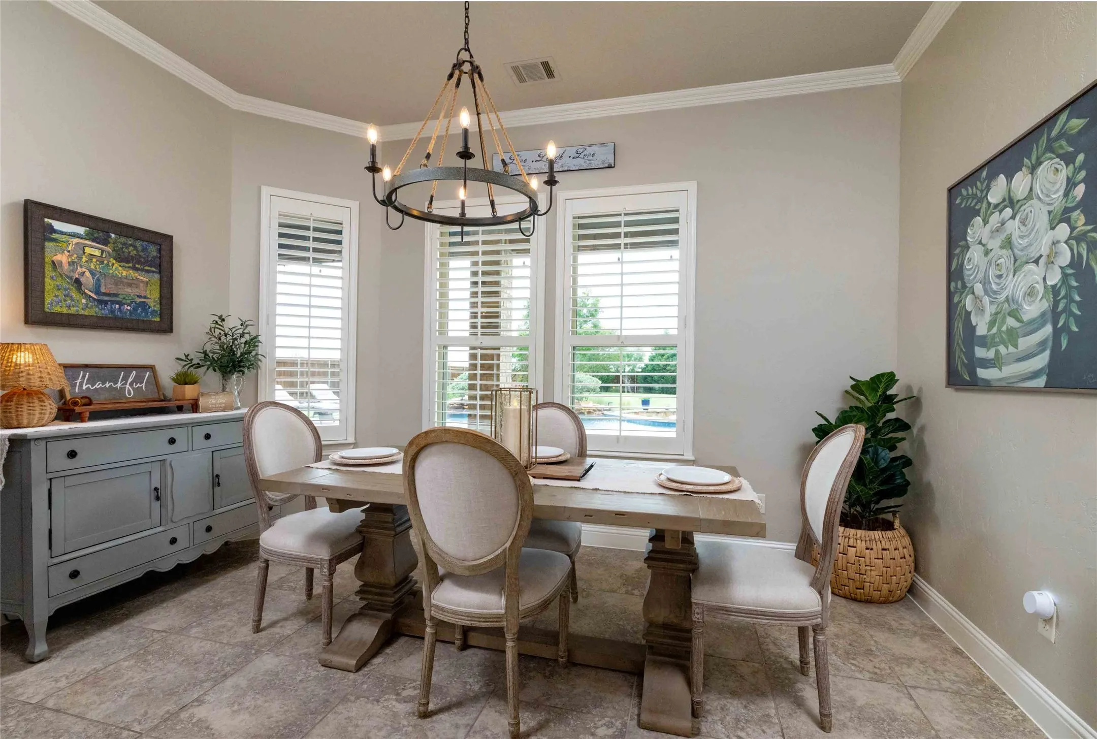 Spacious Breakfast Area w Views of the Backyard Landscaped Yard...