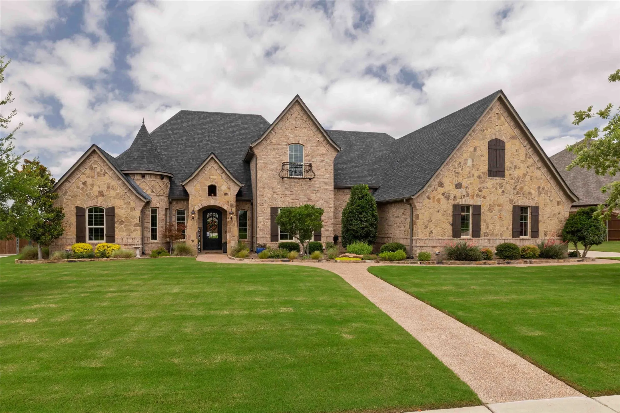 Single Family Residence For Sale in Tarrant County , 1408 Clover Drive, Haslet, Texas 76052, 4 Bedroom, 4 Bathroom, 4 Garage spaces, 3,499 Sqft, built in 2015, mls#21379225, Real Estate Agent in Haslet, Homes For Sale in Tarrant county, Homes For Sale in Haslet, Realtor in Haslet Texas, Real Estate Brokerage Independent Realty Texas, Luminita Cordes Realtor