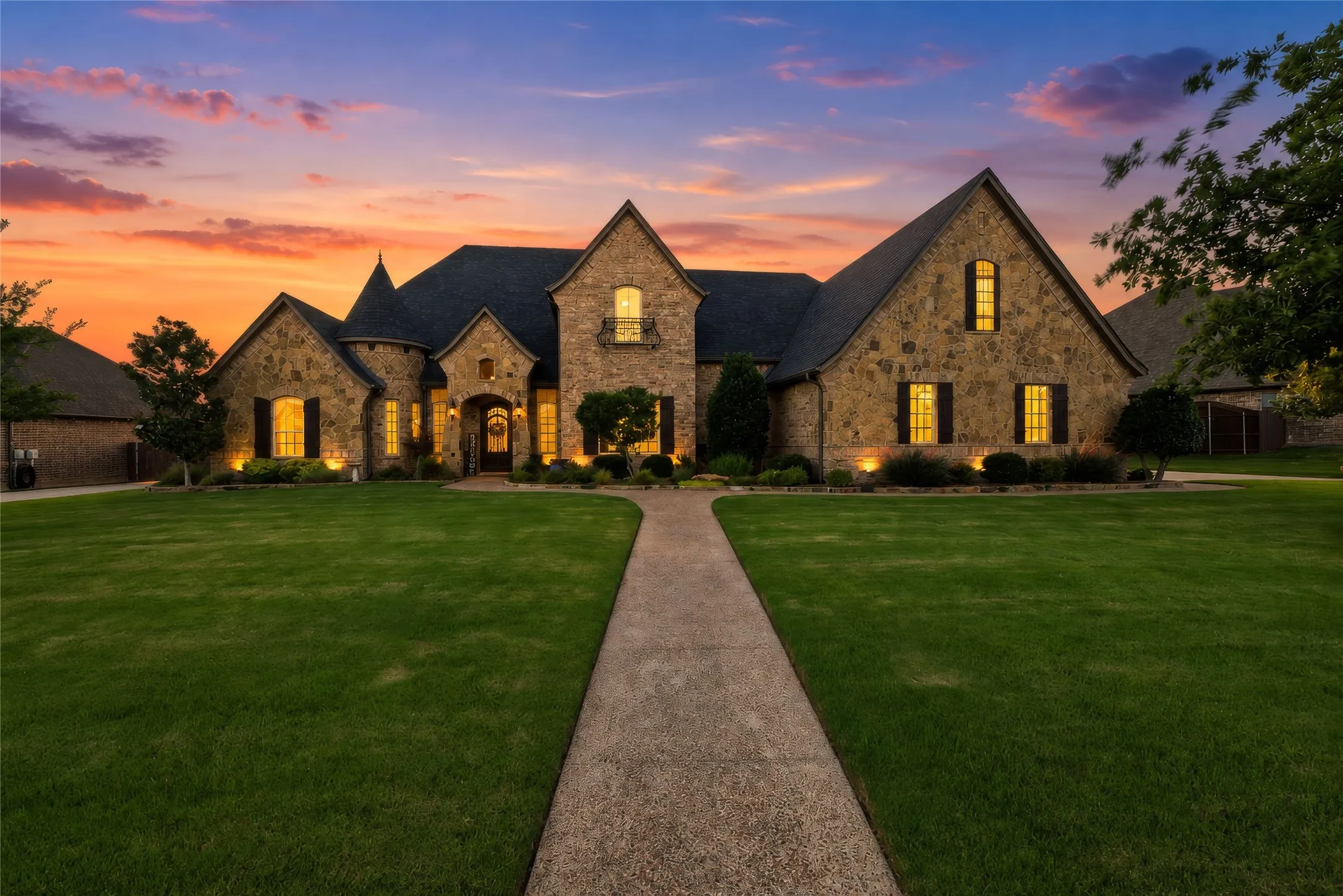 Stunning Brick & Stone Elevation...