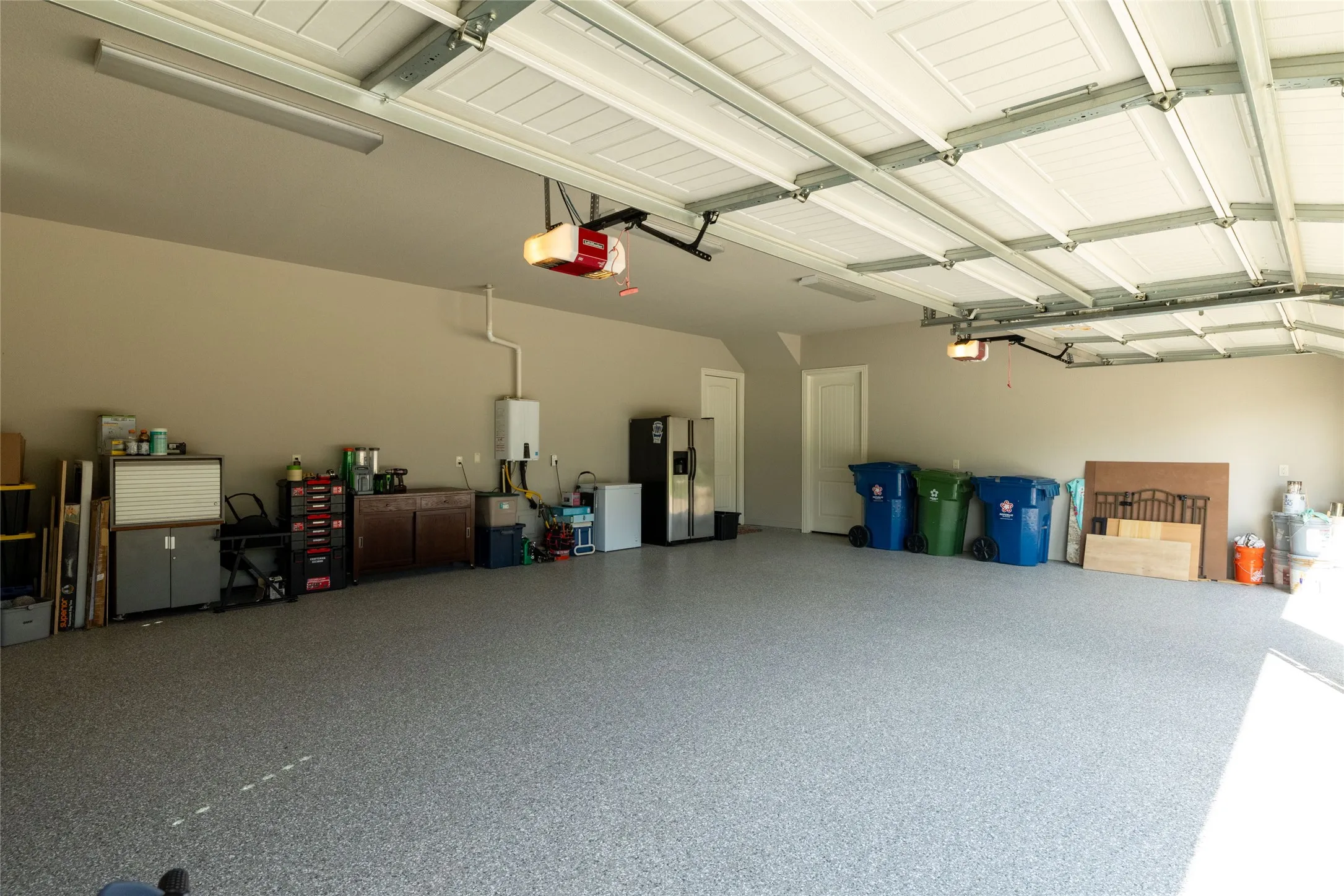 3-Car Garage w NEW Epoxy Flooring...
