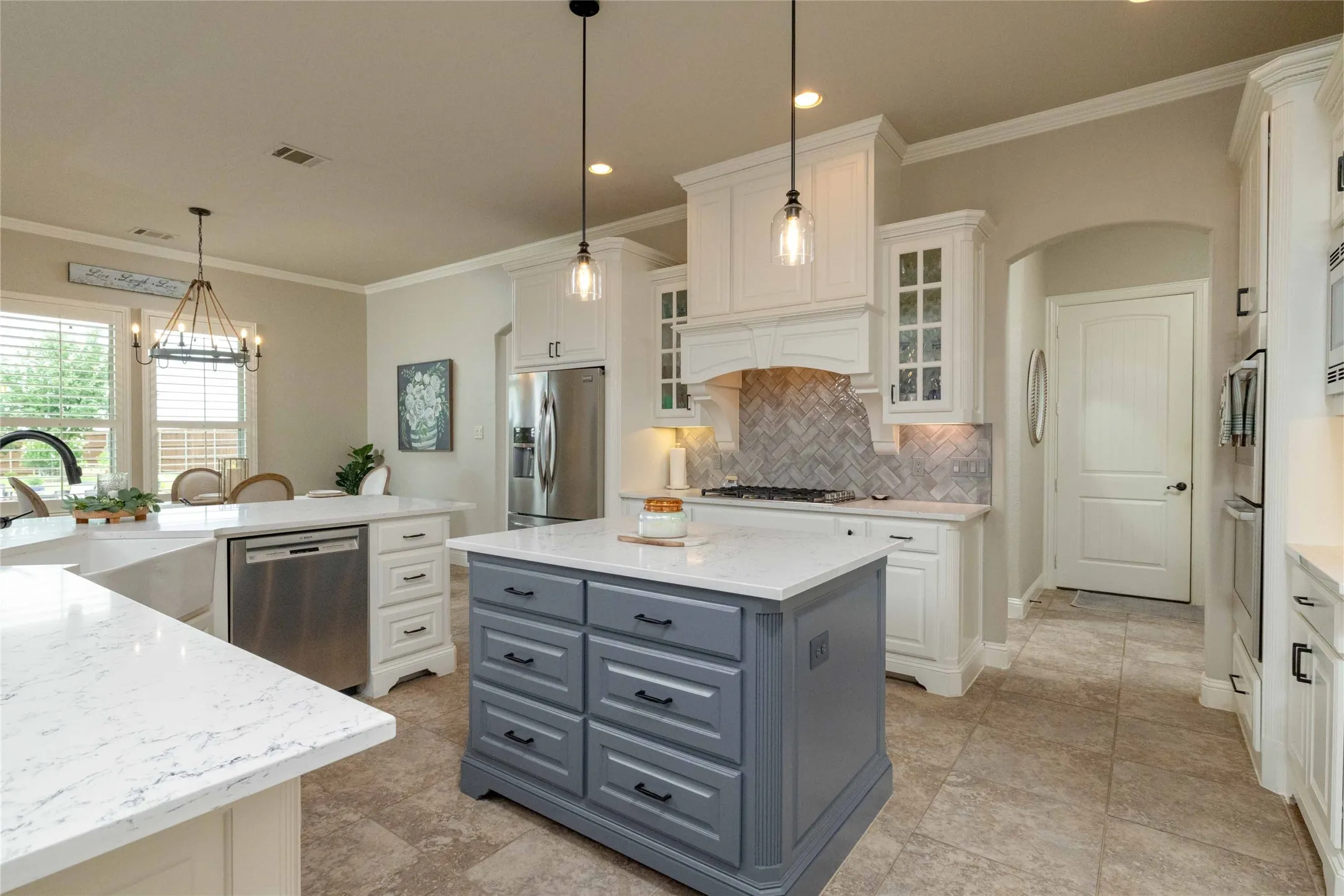 Kitchen Island w Pendant Lighting...