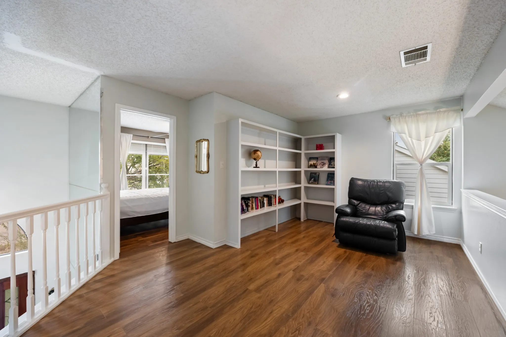 Single Family Residence For Sale in Dallas County , 4305 Hudson Avenue, Grand Prairie, Texas 75052, 3 Bedroom, 3 Bathroom, 2 Garage spaces, 2,049 Sqft, built in 1985, mls#21379675, Real Estate Agent in Grand Prairie, Homes For Sale in Dallas county, Homes For Sale in Grand Prairie, Realtor in Grand Prairie Texas, Real Estate Brokerage Independent Realty Texas, Luminita Cordes Realtor