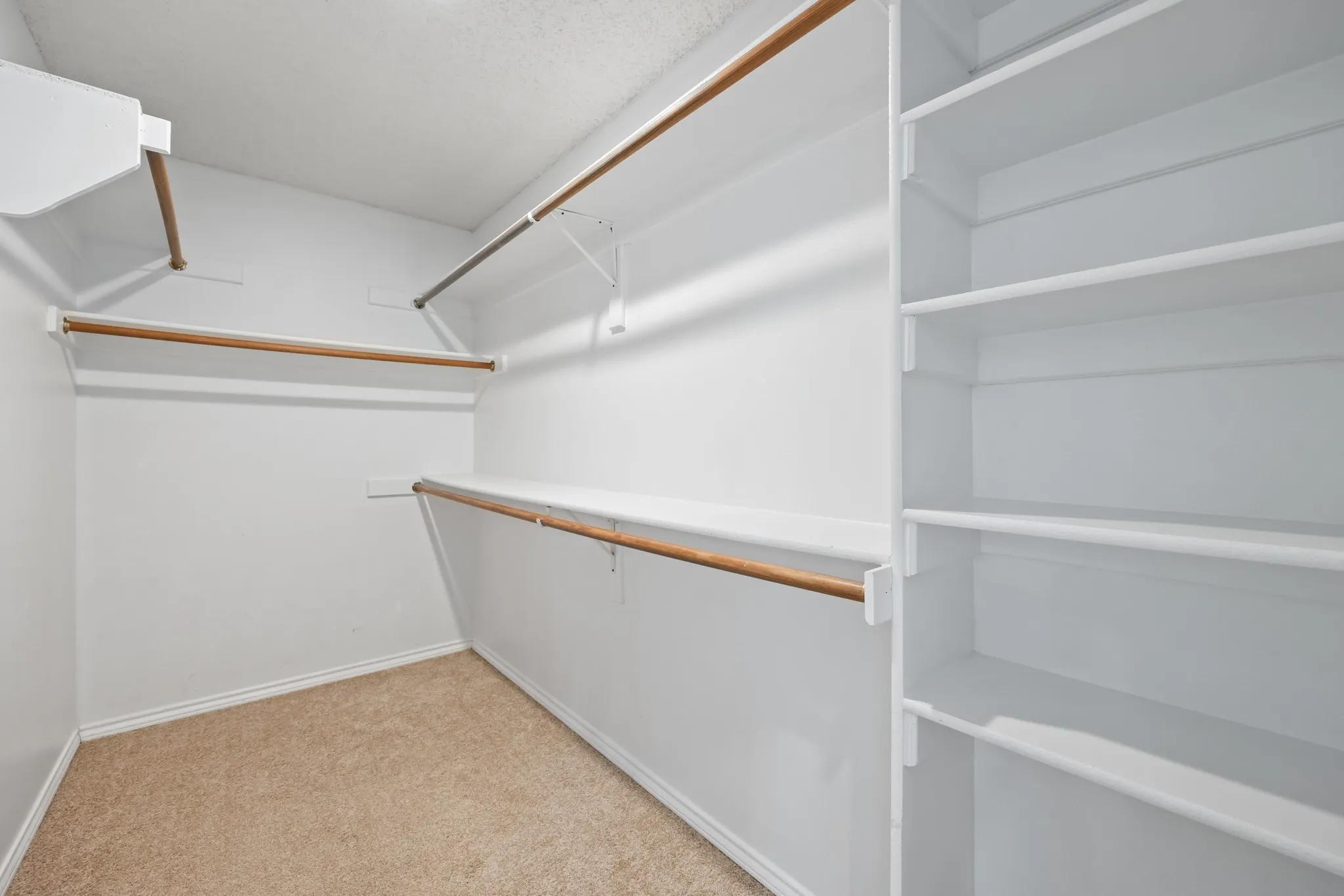 Single Family Residence For Sale in Dallas County , 4305 Hudson Avenue, Grand Prairie, Texas 75052, 3 Bedroom, 3 Bathroom, 2 Garage spaces, 2,049 Sqft, built in 1985, mls#21379675, Real Estate Agent in Grand Prairie, Homes For Sale in Dallas county, Homes For Sale in Grand Prairie, Realtor in Grand Prairie Texas, Real Estate Brokerage Independent Realty Texas, Luminita Cordes Realtor