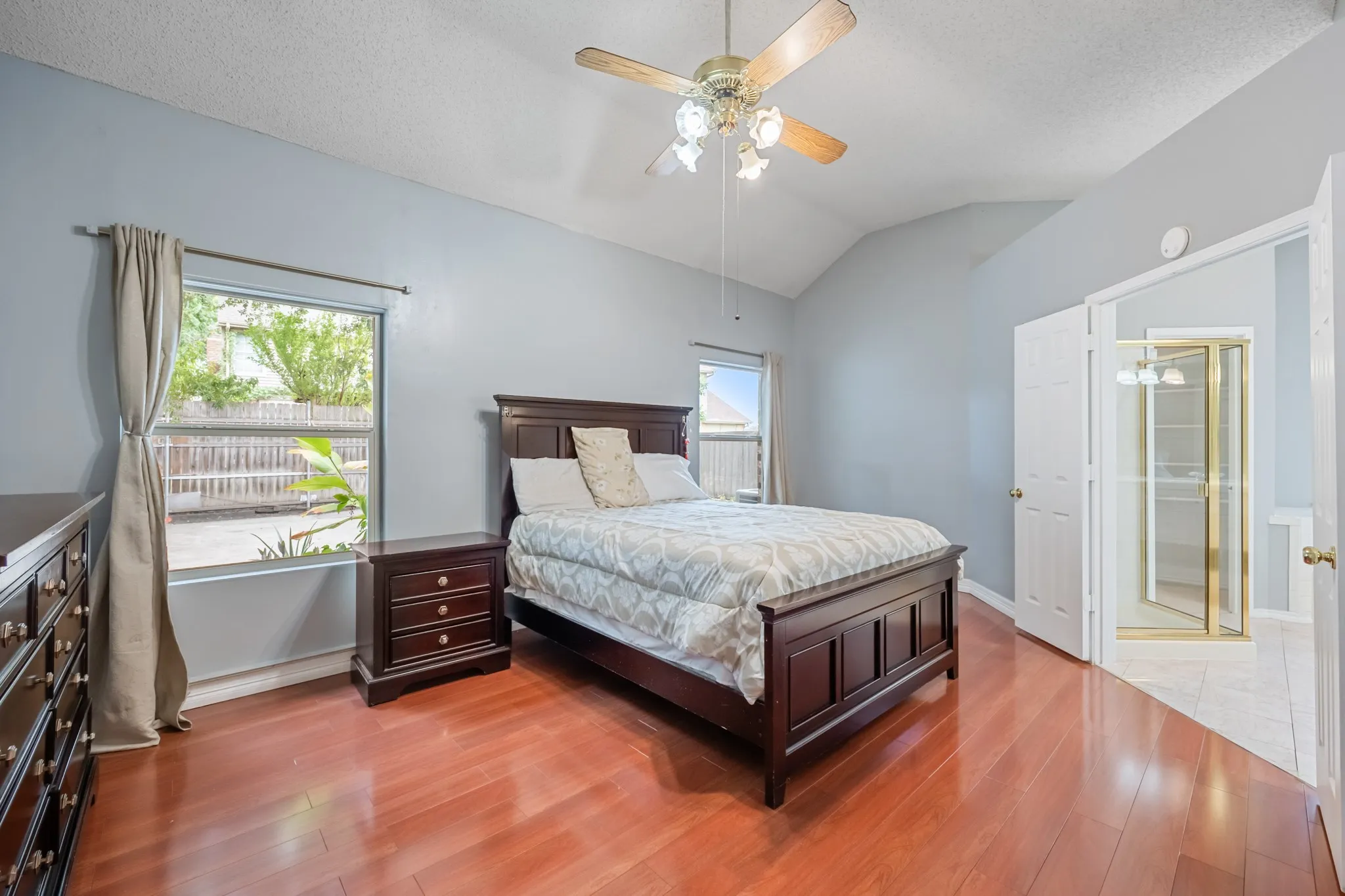 Single Family Residence For Sale in Dallas County , 4305 Hudson Avenue, Grand Prairie, Texas 75052, 3 Bedroom, 3 Bathroom, 2 Garage spaces, 2,049 Sqft, built in 1985, mls#21379675, Real Estate Agent in Grand Prairie, Homes For Sale in Dallas county, Homes For Sale in Grand Prairie, Realtor in Grand Prairie Texas, Real Estate Brokerage Independent Realty Texas, Luminita Cordes Realtor