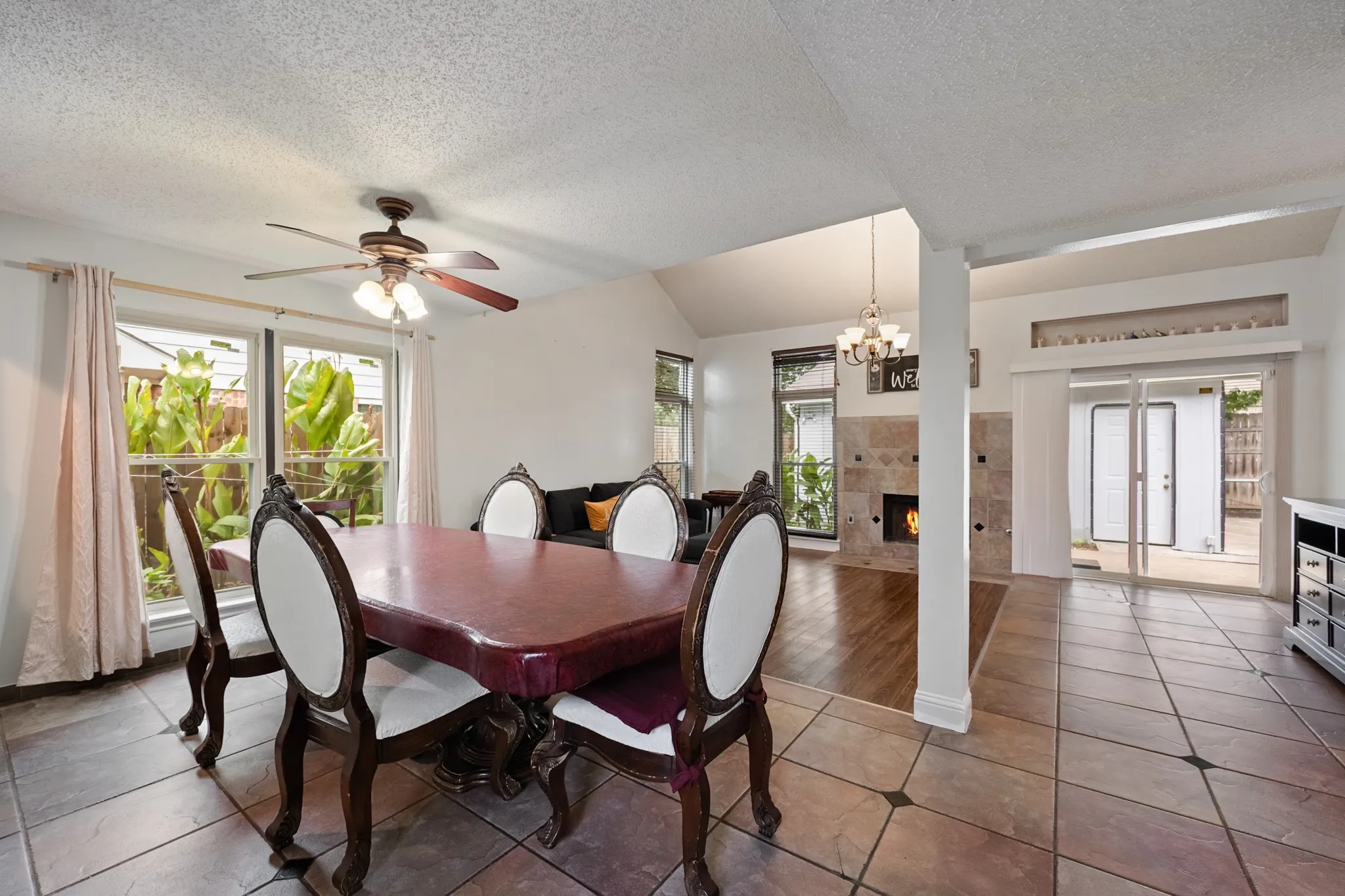Single Family Residence For Sale in Dallas County , 4305 Hudson Avenue, Grand Prairie, Texas 75052, 3 Bedroom, 3 Bathroom, 2 Garage spaces, 2,049 Sqft, built in 1985, mls#21379675, Real Estate Agent in Grand Prairie, Homes For Sale in Dallas county, Homes For Sale in Grand Prairie, Realtor in Grand Prairie Texas, Real Estate Brokerage Independent Realty Texas, Luminita Cordes Realtor