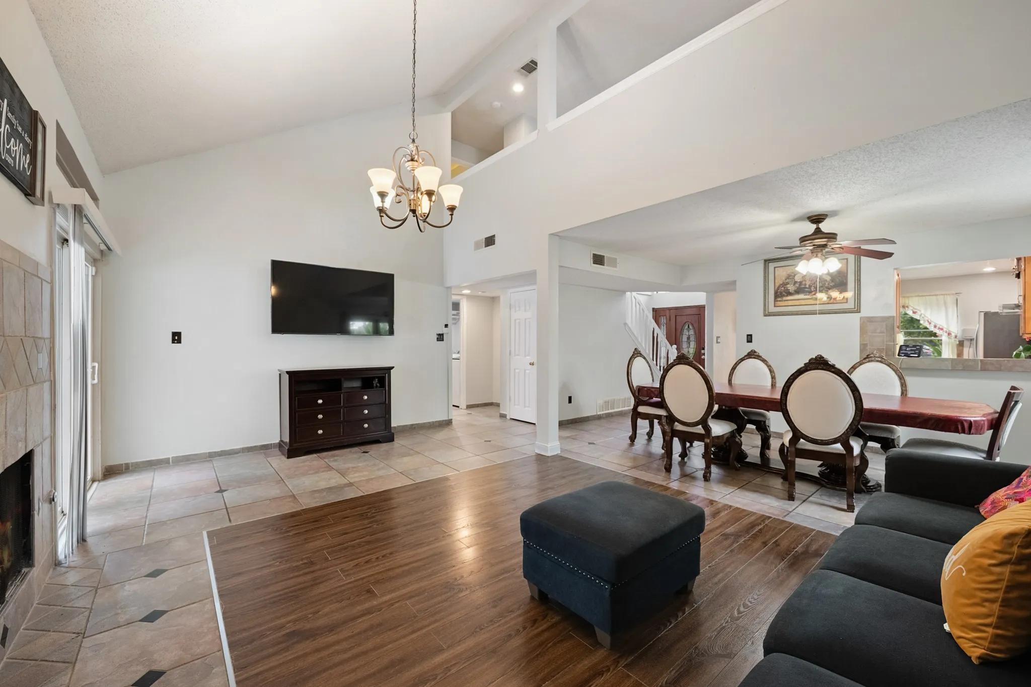 Single Family Residence For Sale in Dallas County , 4305 Hudson Avenue, Grand Prairie, Texas 75052, 3 Bedroom, 3 Bathroom, 2 Garage spaces, 2,049 Sqft, built in 1985, mls#21379675, Real Estate Agent in Grand Prairie, Homes For Sale in Dallas county, Homes For Sale in Grand Prairie, Realtor in Grand Prairie Texas, Real Estate Brokerage Independent Realty Texas, Luminita Cordes Realtor
