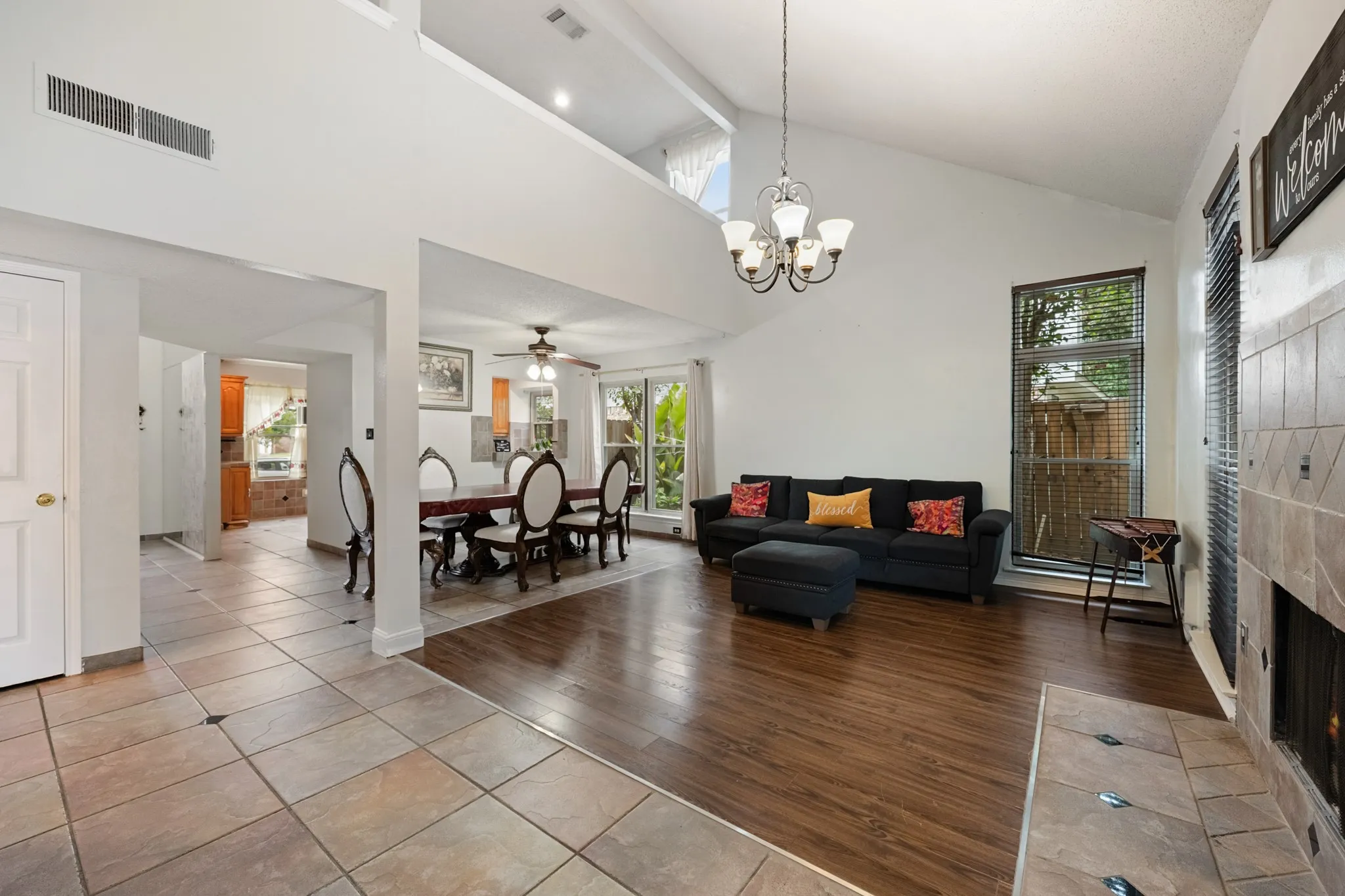 Single Family Residence For Sale in Dallas County , 4305 Hudson Avenue, Grand Prairie, Texas 75052, 3 Bedroom, 3 Bathroom, 2 Garage spaces, 2,049 Sqft, built in 1985, mls#21379675, Real Estate Agent in Grand Prairie, Homes For Sale in Dallas county, Homes For Sale in Grand Prairie, Realtor in Grand Prairie Texas, Real Estate Brokerage Independent Realty Texas, Luminita Cordes Realtor