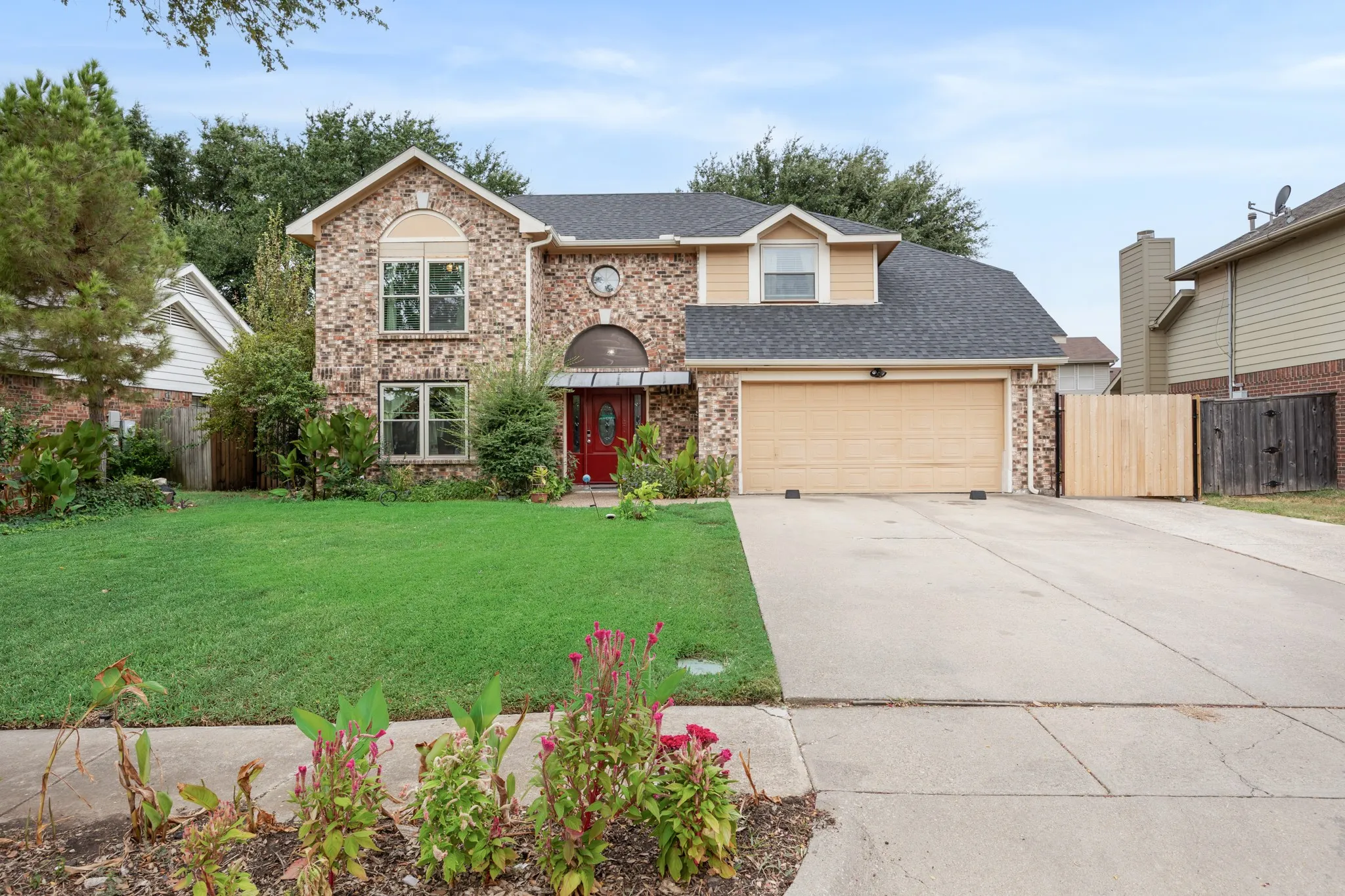 Single Family Residence For Sale in Dallas County , 4305 Hudson Avenue, Grand Prairie, Texas 75052, 3 Bedroom, 3 Bathroom, 2 Garage spaces, 2,049 Sqft, built in 1985, mls#21379675, Real Estate Agent in Grand Prairie, Homes For Sale in Dallas county, Homes For Sale in Grand Prairie, Realtor in Grand Prairie Texas, Real Estate Brokerage Independent Realty Texas, Luminita Cordes Realtor