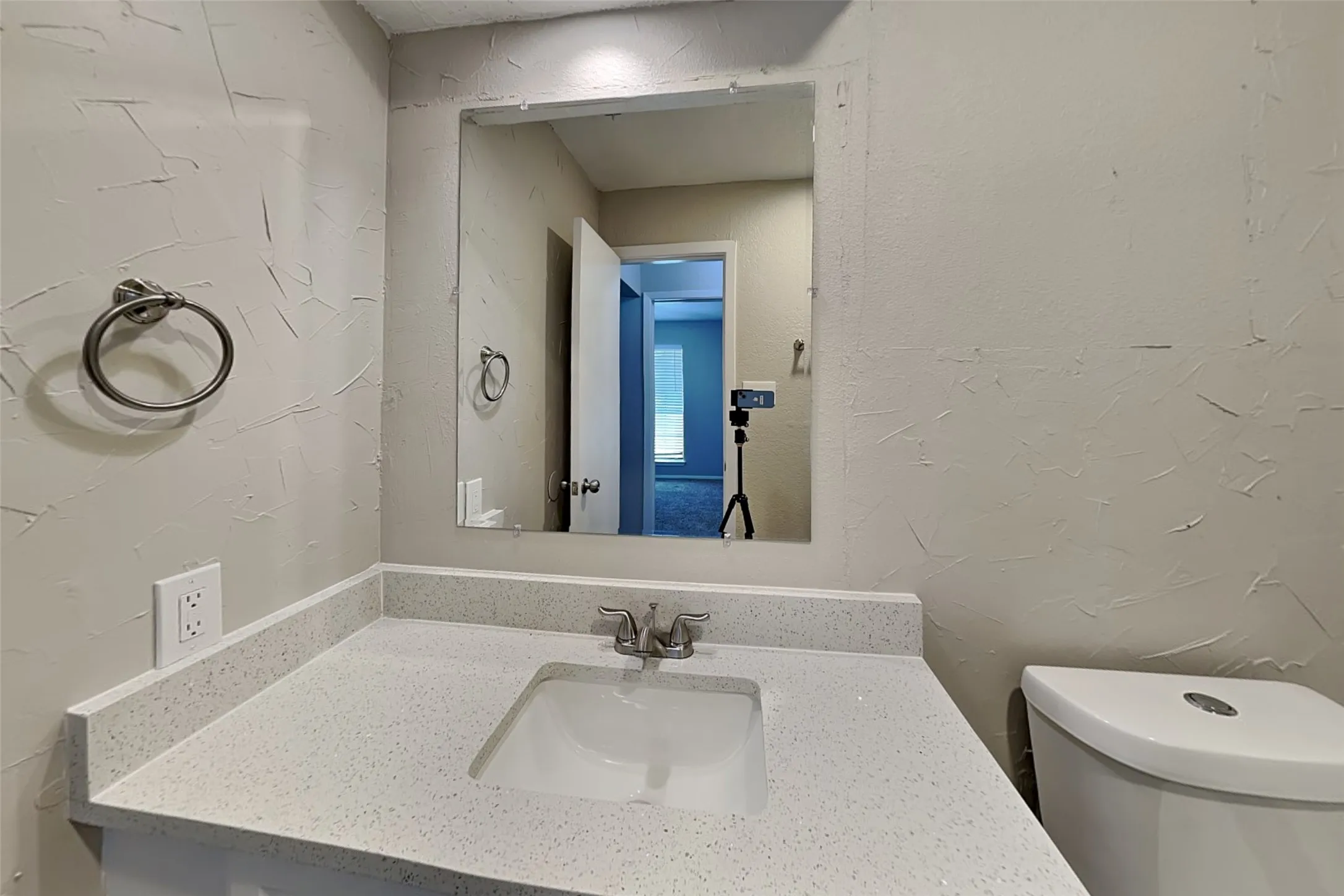Single Family Residence For Rent in Tarrant County , 6741 Ridgetop Road, North Richland Hills, Texas 76182, 3 Bedroom, 2 Bathroom, 2 Garage spaces, 1,569 Sqft, built in 1983, mls#21379679, Real Estate Agent in North Richland Hills, Homes For Rent in Tarrant county, Homes For Rent in North Richland Hills, Realtor in North Richland Hills Texas, Real Estate Brokerage Independent Realty Texas, Luminita Cordes Realtor