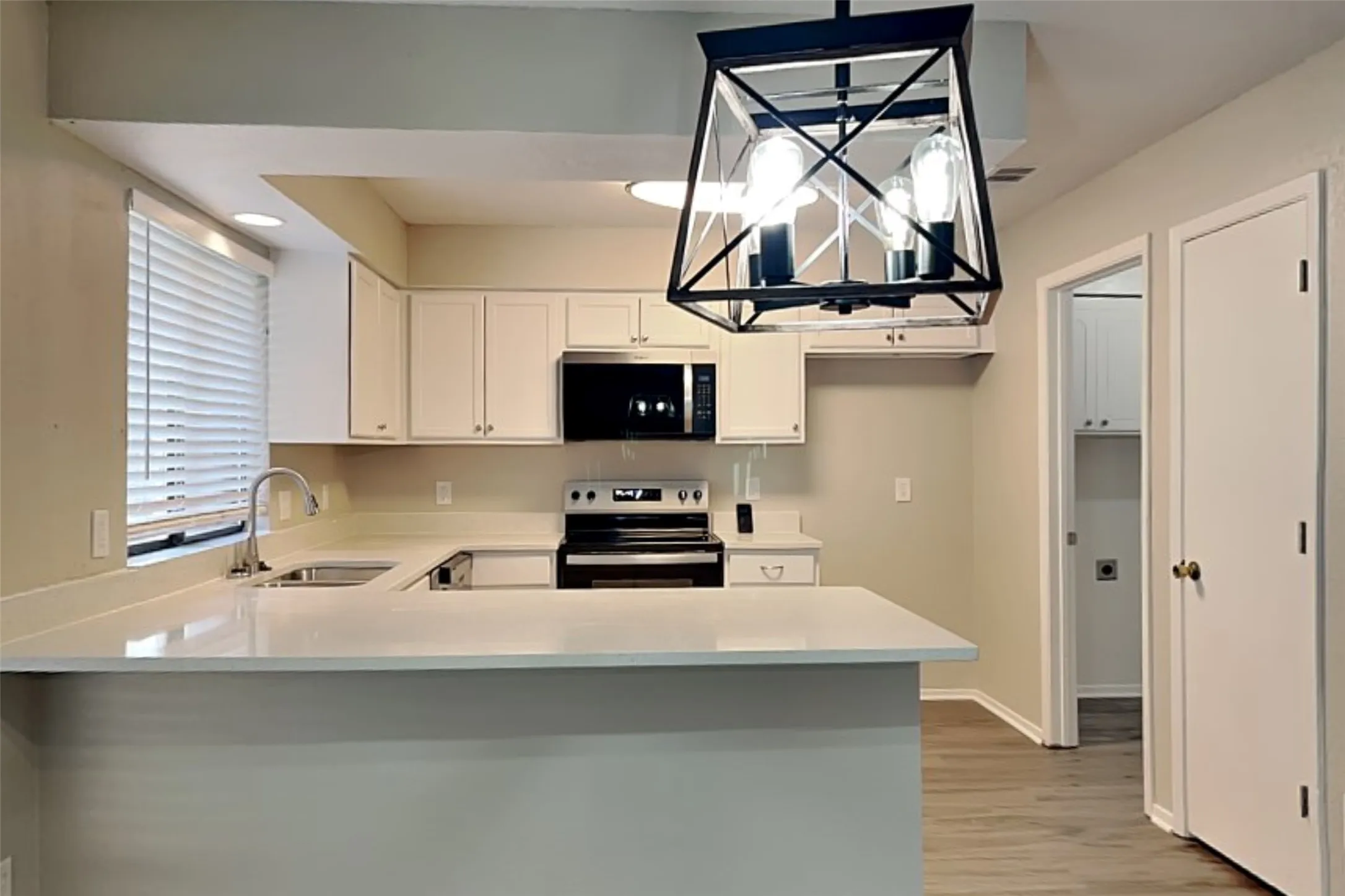 Single Family Residence For Rent in Tarrant County , 6741 Ridgetop Road, North Richland Hills, Texas 76182, 3 Bedroom, 2 Bathroom, 2 Garage spaces, 1,569 Sqft, built in 1983, mls#21379679, Real Estate Agent in North Richland Hills, Homes For Rent in Tarrant county, Homes For Rent in North Richland Hills, Realtor in North Richland Hills Texas, Real Estate Brokerage Independent Realty Texas, Luminita Cordes Realtor