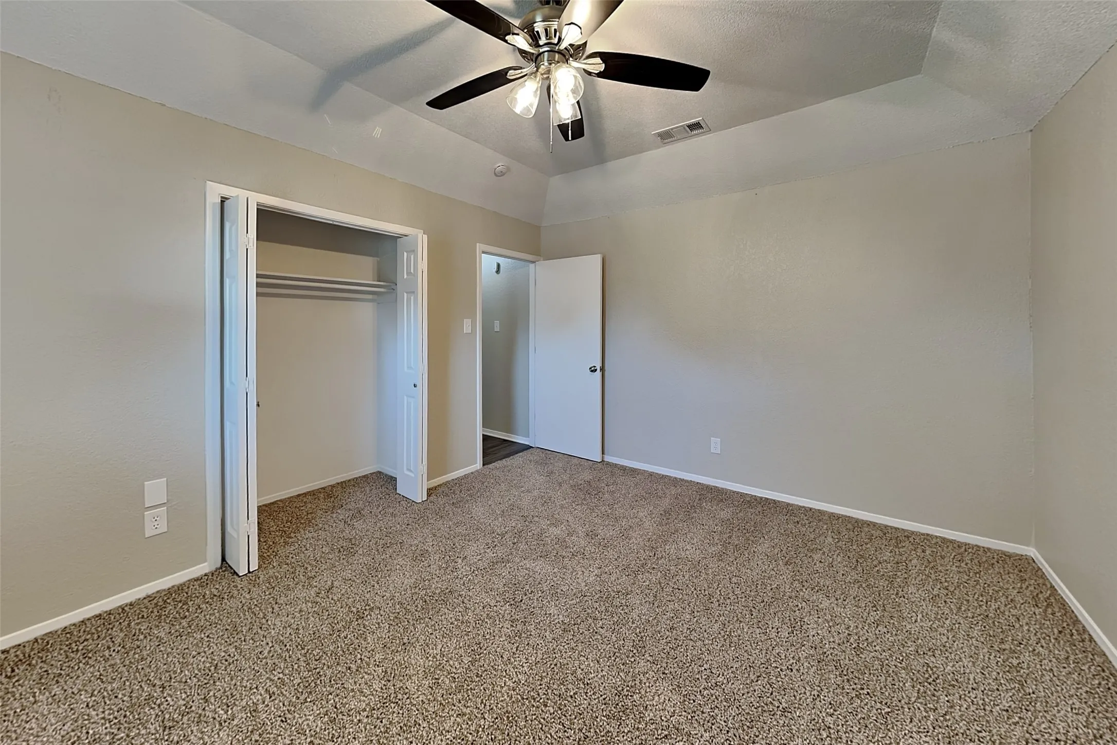 Single Family Residence For Rent in Tarrant County , 6741 Ridgetop Road, North Richland Hills, Texas 76182, 3 Bedroom, 2 Bathroom, 2 Garage spaces, 1,569 Sqft, built in 1983, mls#21379679, Real Estate Agent in North Richland Hills, Homes For Rent in Tarrant county, Homes For Rent in North Richland Hills, Realtor in North Richland Hills Texas, Real Estate Brokerage Independent Realty Texas, Luminita Cordes Realtor