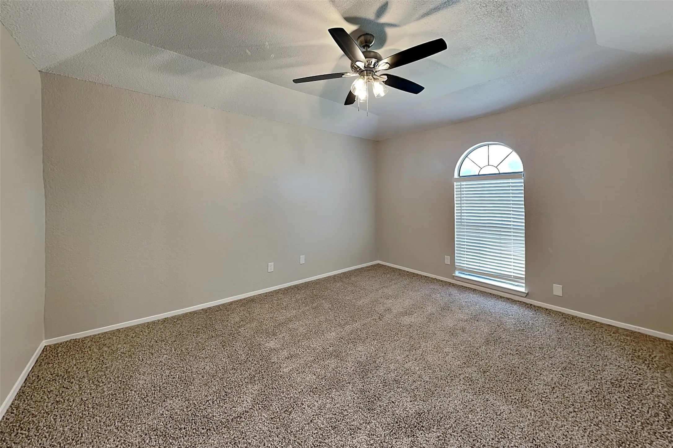 Single Family Residence For Rent in Tarrant County , 6741 Ridgetop Road, North Richland Hills, Texas 76182, 3 Bedroom, 2 Bathroom, 2 Garage spaces, 1,569 Sqft, built in 1983, mls#21379679, Real Estate Agent in North Richland Hills, Homes For Rent in Tarrant county, Homes For Rent in North Richland Hills, Realtor in North Richland Hills Texas, Real Estate Brokerage Independent Realty Texas, Luminita Cordes Realtor