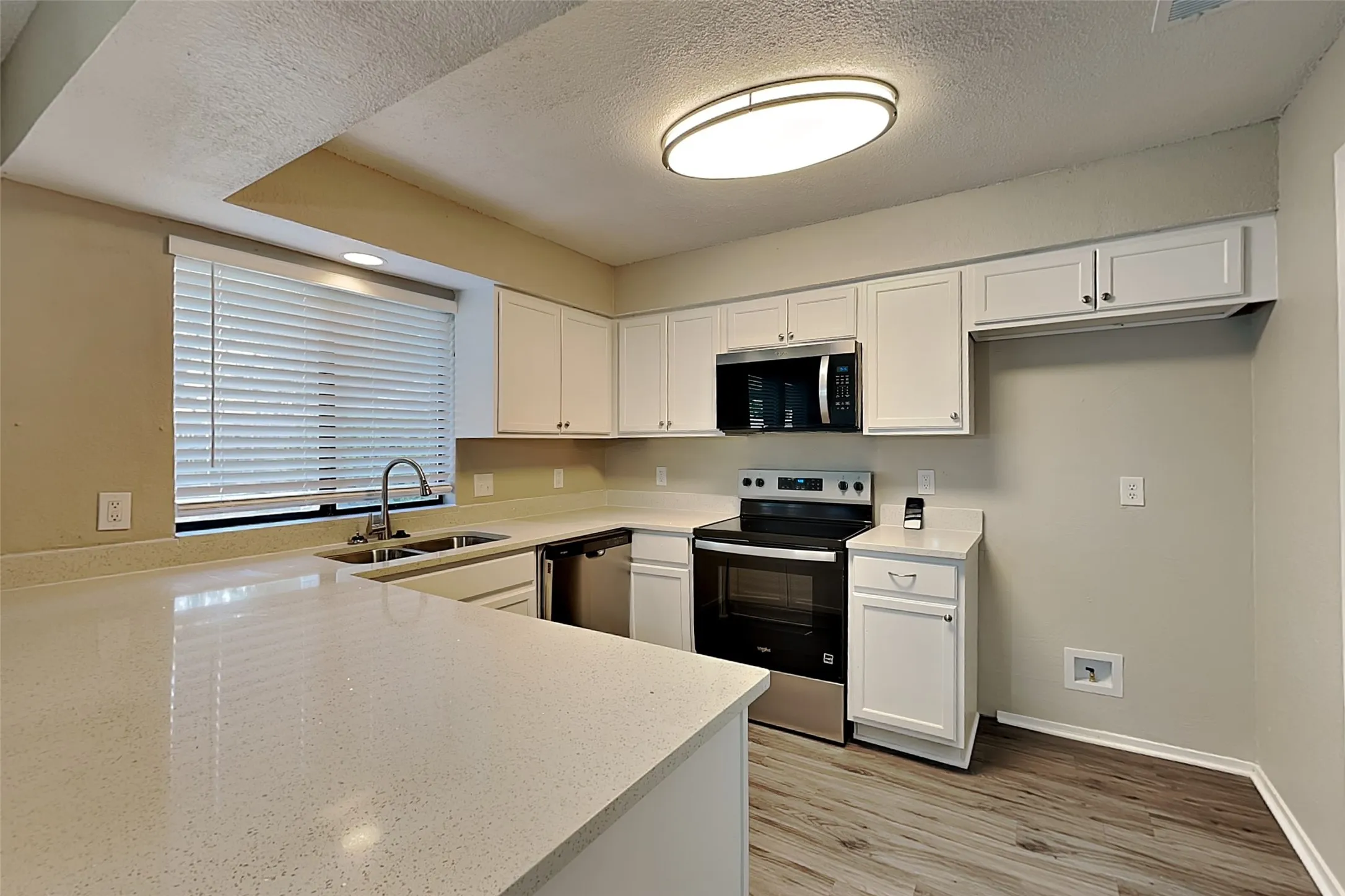 Single Family Residence For Rent in Tarrant County , 6741 Ridgetop Road, North Richland Hills, Texas 76182, 3 Bedroom, 2 Bathroom, 2 Garage spaces, 1,569 Sqft, built in 1983, mls#21379679, Real Estate Agent in North Richland Hills, Homes For Rent in Tarrant county, Homes For Rent in North Richland Hills, Realtor in North Richland Hills Texas, Real Estate Brokerage Independent Realty Texas, Luminita Cordes Realtor