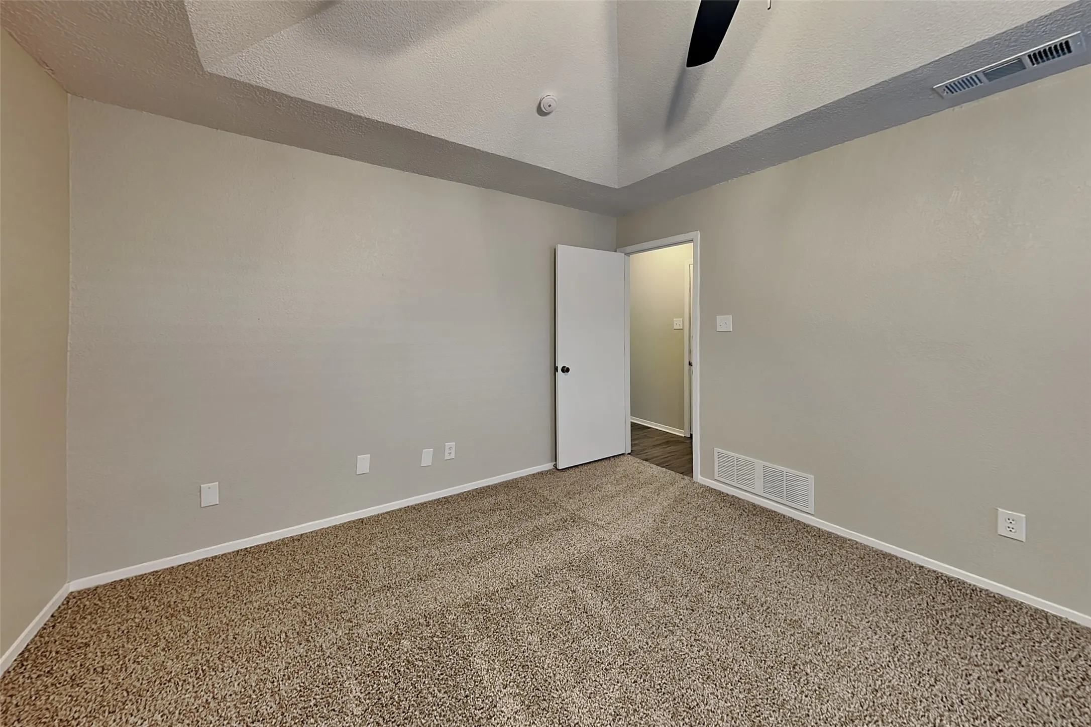 Single Family Residence For Rent in Tarrant County , 6741 Ridgetop Road, North Richland Hills, Texas 76182, 3 Bedroom, 2 Bathroom, 2 Garage spaces, 1,569 Sqft, built in 1983, mls#21379679, Real Estate Agent in North Richland Hills, Homes For Rent in Tarrant county, Homes For Rent in North Richland Hills, Realtor in North Richland Hills Texas, Real Estate Brokerage Independent Realty Texas, Luminita Cordes Realtor