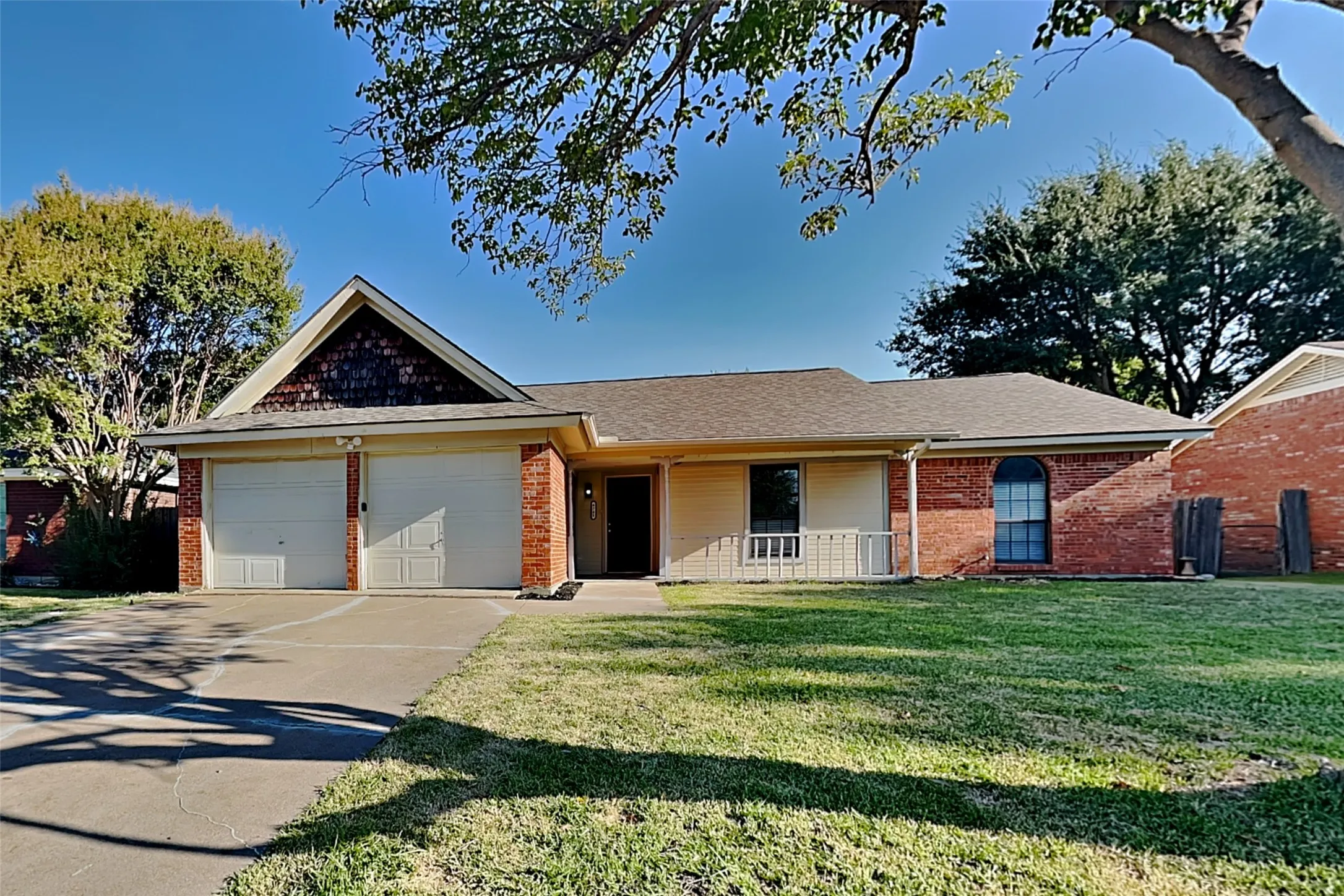 Single Family Residence For Rent in Tarrant County , 6741 Ridgetop Road, North Richland Hills, Texas 76182, 3 Bedroom, 2 Bathroom, 2 Garage spaces, 1,569 Sqft, built in 1983, mls#21379679, Real Estate Agent in North Richland Hills, Homes For Rent in Tarrant county, Homes For Rent in North Richland Hills, Realtor in North Richland Hills Texas, Real Estate Brokerage Independent Realty Texas, Luminita Cordes Realtor