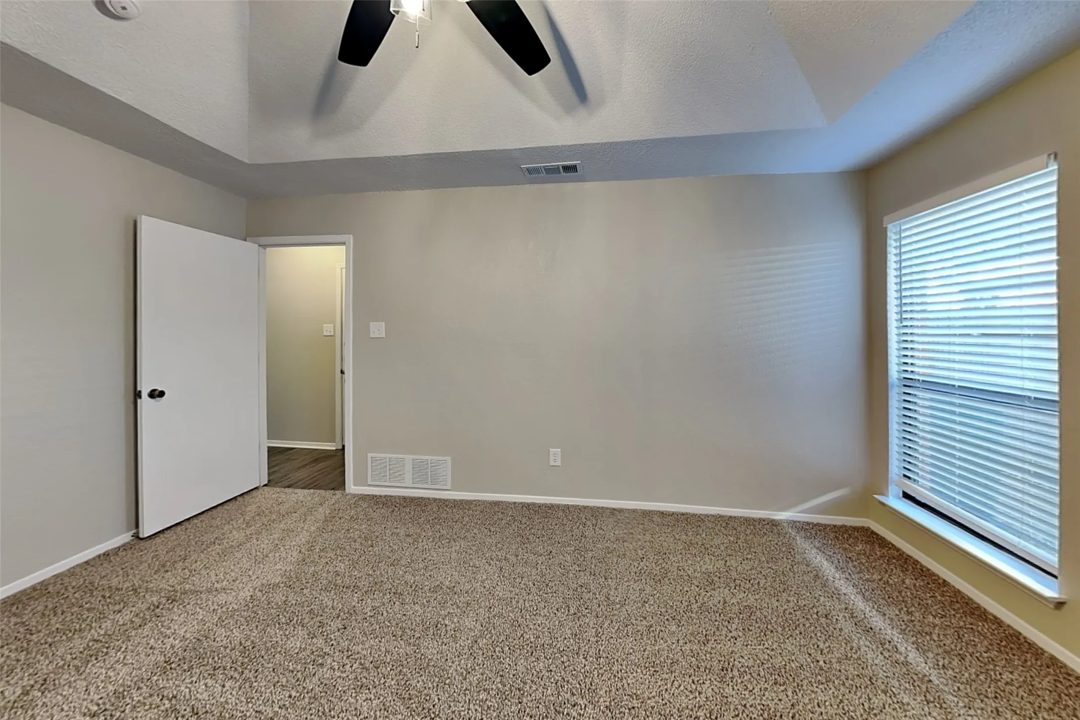 Single Family Residence For Rent in Tarrant County , 6741 Ridgetop Road, North Richland Hills, Texas 76182, 3 Bedroom, 2 Bathroom, 2 Garage spaces, 1,569 Sqft, built in 1983, mls#21379679, Real Estate Agent in North Richland Hills, Homes For Rent in Tarrant county, Homes For Rent in North Richland Hills, Realtor in North Richland Hills Texas, Real Estate Brokerage Independent Realty Texas, Luminita Cordes Realtor