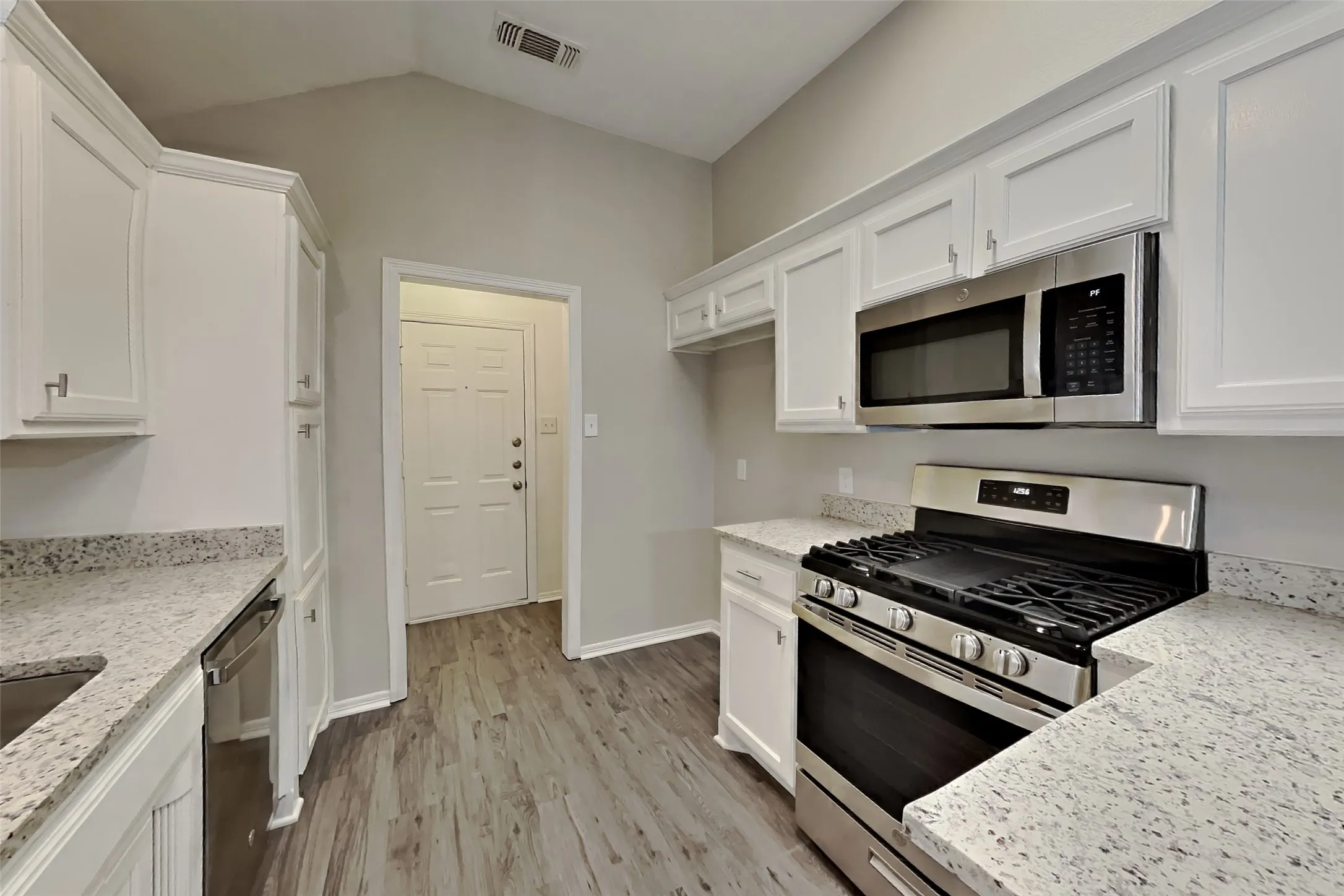 Single Family Residence For Rent in Tarrant County , 1036 Spring Hill Drive, Saginaw, Texas 76179, 3 Bedroom, 2 Bathroom, 2 Garage spaces, 1,624 Sqft, built in 1996, mls#21379681, Real Estate Agent in Saginaw, Homes For Rent in Tarrant county, Homes For Rent in Saginaw, Realtor in Saginaw Texas, Real Estate Brokerage Independent Realty Texas, Luminita Cordes Realtor