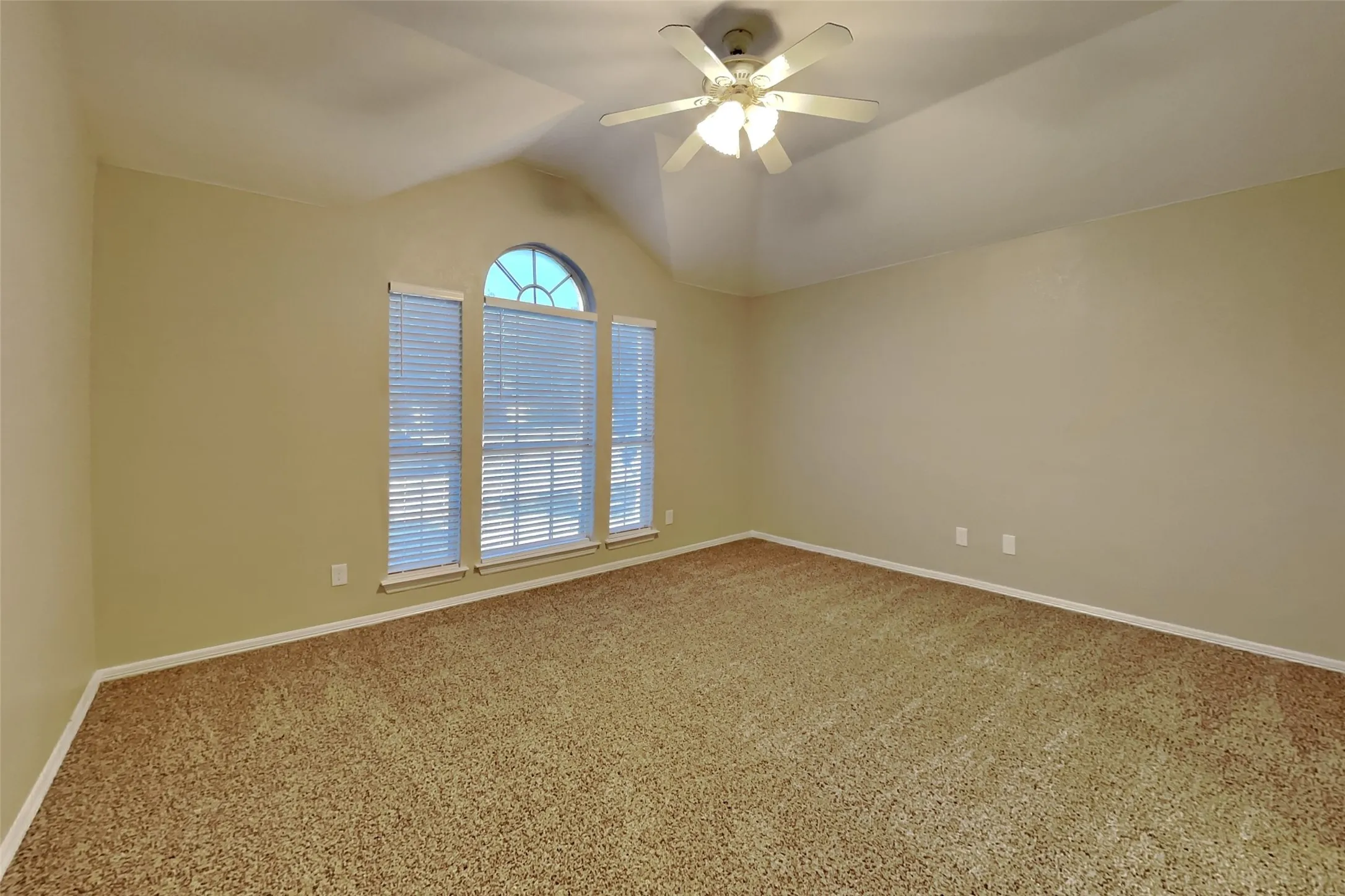 Single Family Residence For Rent in Tarrant County , 1036 Spring Hill Drive, Saginaw, Texas 76179, 3 Bedroom, 2 Bathroom, 2 Garage spaces, 1,624 Sqft, built in 1996, mls#21379681, Real Estate Agent in Saginaw, Homes For Rent in Tarrant county, Homes For Rent in Saginaw, Realtor in Saginaw Texas, Real Estate Brokerage Independent Realty Texas, Luminita Cordes Realtor
