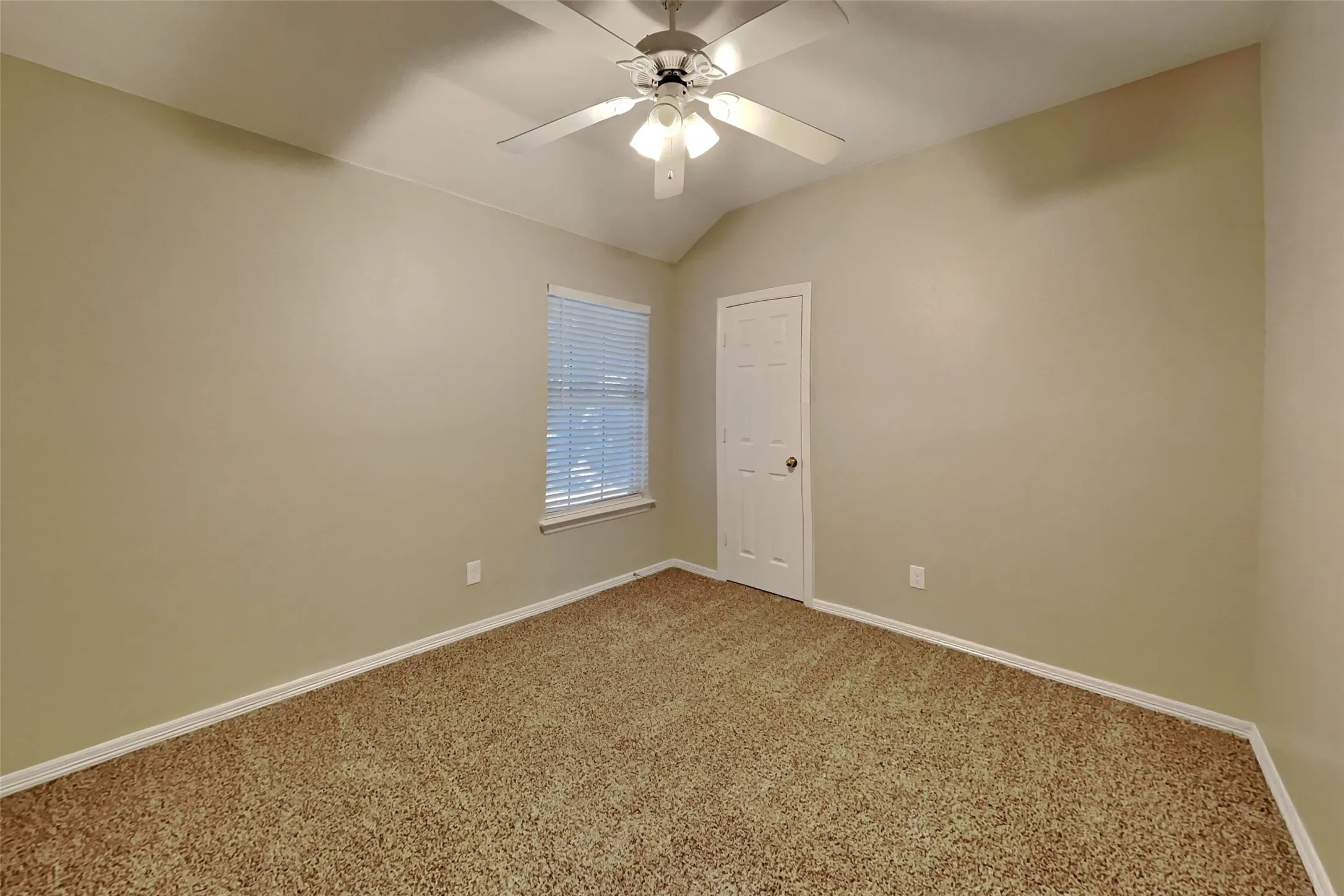 Single Family Residence For Rent in Tarrant County , 1036 Spring Hill Drive, Saginaw, Texas 76179, 3 Bedroom, 2 Bathroom, 2 Garage spaces, 1,624 Sqft, built in 1996, mls#21379681, Real Estate Agent in Saginaw, Homes For Rent in Tarrant county, Homes For Rent in Saginaw, Realtor in Saginaw Texas, Real Estate Brokerage Independent Realty Texas, Luminita Cordes Realtor