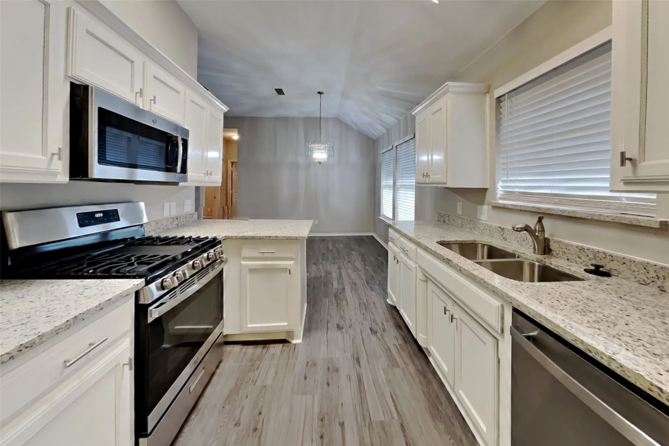 Single Family Residence For Rent in Tarrant County , 1036 Spring Hill Drive, Saginaw, Texas 76179, 3 Bedroom, 2 Bathroom, 2 Garage spaces, 1,624 Sqft, built in 1996, mls#21379681, Real Estate Agent in Saginaw, Homes For Rent in Tarrant county, Homes For Rent in Saginaw, Realtor in Saginaw Texas, Real Estate Brokerage Independent Realty Texas, Luminita Cordes Realtor