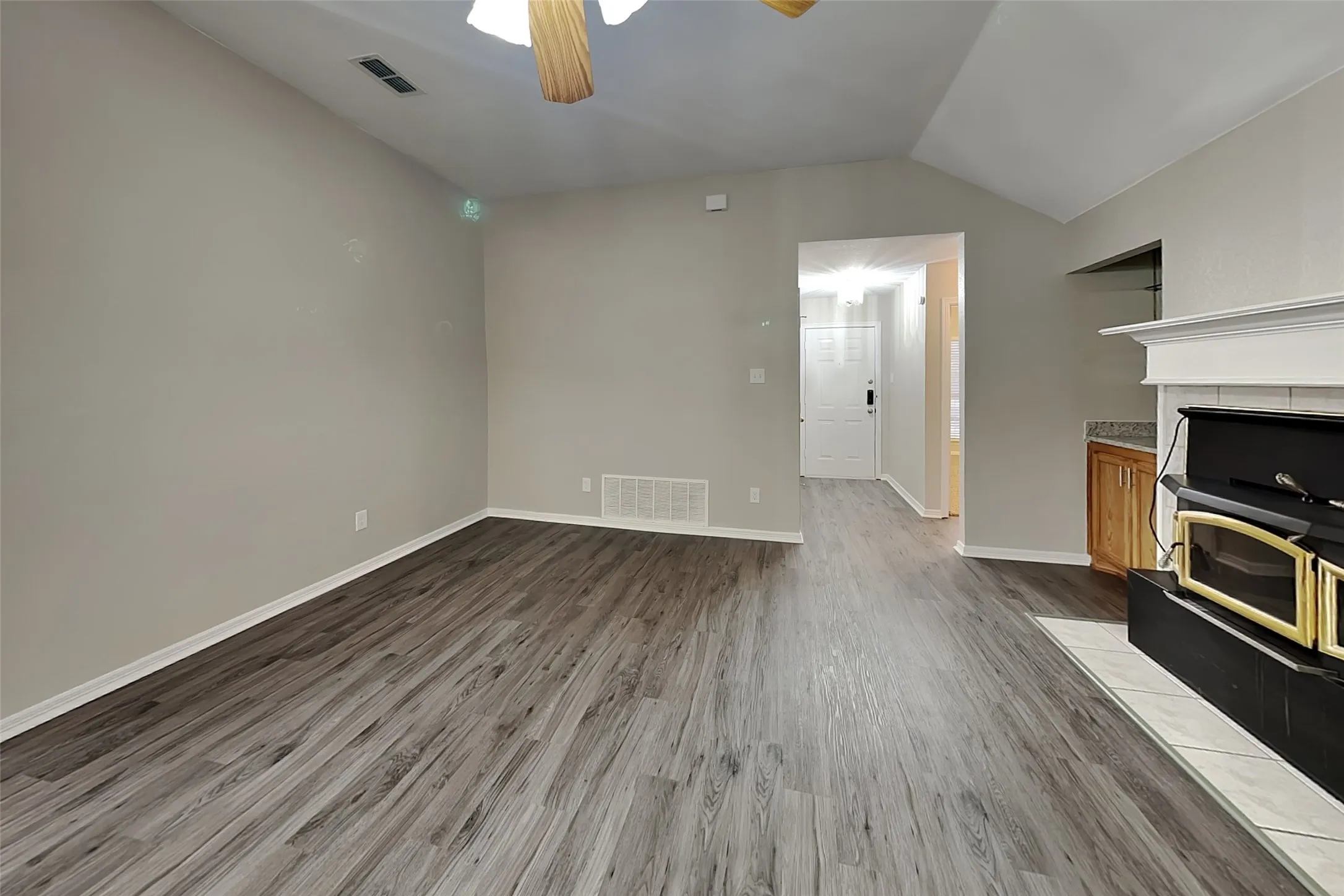 Single Family Residence For Rent in Tarrant County , 1036 Spring Hill Drive, Saginaw, Texas 76179, 3 Bedroom, 2 Bathroom, 2 Garage spaces, 1,624 Sqft, built in 1996, mls#21379681, Real Estate Agent in Saginaw, Homes For Rent in Tarrant county, Homes For Rent in Saginaw, Realtor in Saginaw Texas, Real Estate Brokerage Independent Realty Texas, Luminita Cordes Realtor