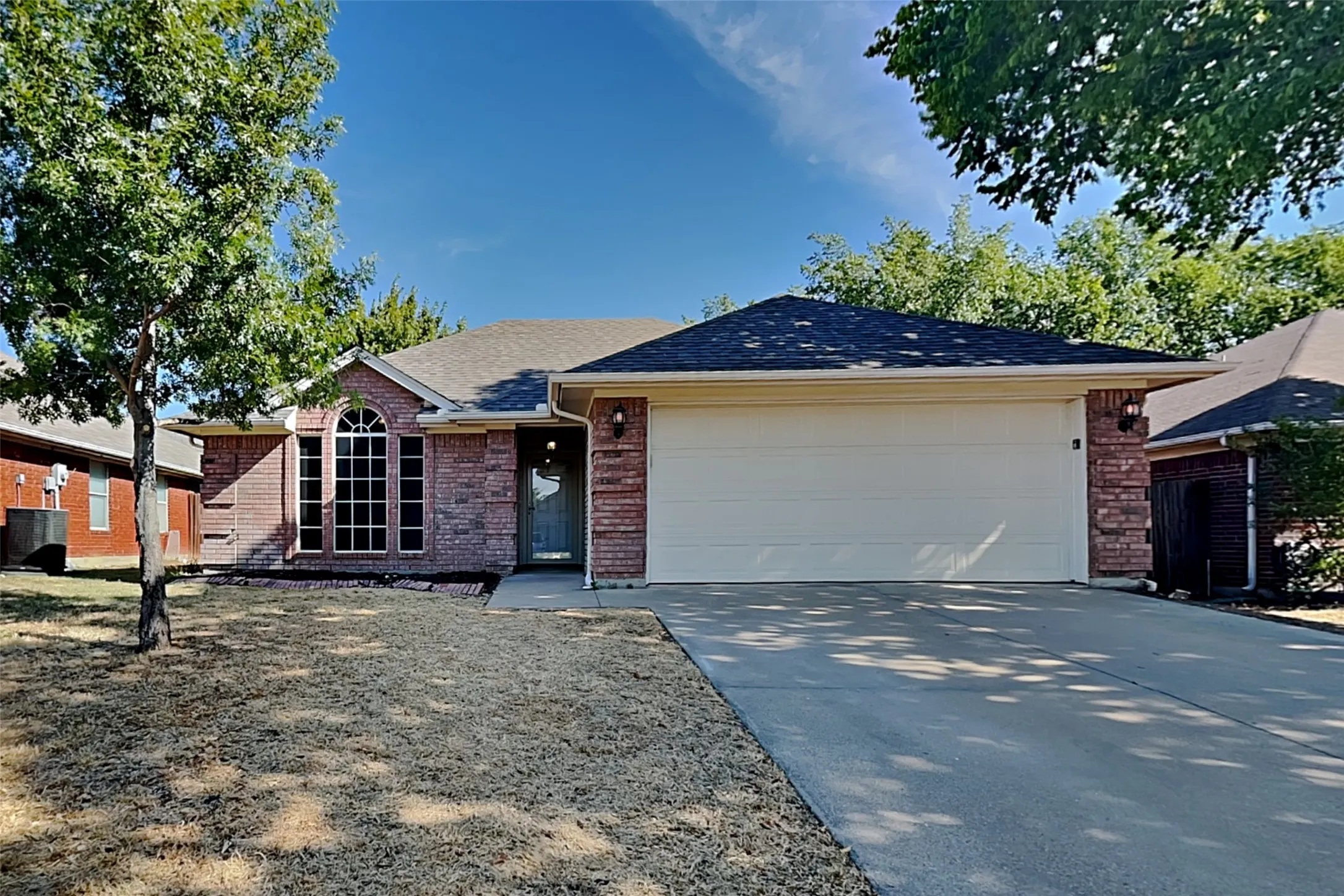 Single Family Residence For Rent in Tarrant County , 1036 Spring Hill Drive, Saginaw, Texas 76179, 3 Bedroom, 2 Bathroom, 2 Garage spaces, 1,624 Sqft, built in 1996, mls#21379681, Real Estate Agent in Saginaw, Homes For Rent in Tarrant county, Homes For Rent in Saginaw, Realtor in Saginaw Texas, Real Estate Brokerage Independent Realty Texas, Luminita Cordes Realtor