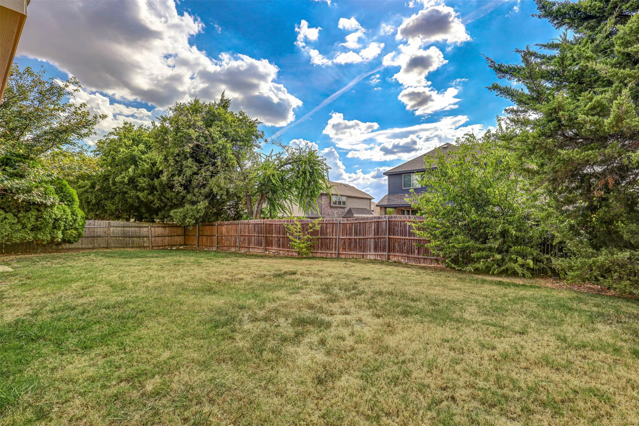Single Family Residence For Sale in Dallas County , 1815 Citadel Drive, Glenn Heights, Texas 75154, 3 Bedroom, 2 Bathroom, 2 Garage spaces, 1,851 Sqft, built in 2001, mls#21379577, Real Estate Agent in Glenn Heights, Homes For Sale in Dallas county, Homes For Sale in Glenn Heights, Realtor in Glenn Heights Texas, Real Estate Brokerage Independent Realty Texas, Luminita Cordes Realtor
