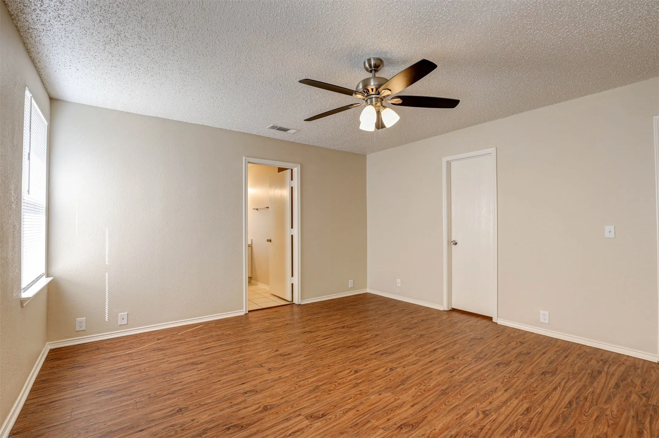 Single Family Residence For Sale in Dallas County , 1815 Citadel Drive, Glenn Heights, Texas 75154, 3 Bedroom, 2 Bathroom, 2 Garage spaces, 1,851 Sqft, built in 2001, mls#21379577, Real Estate Agent in Glenn Heights, Homes For Sale in Dallas county, Homes For Sale in Glenn Heights, Realtor in Glenn Heights Texas, Real Estate Brokerage Independent Realty Texas, Luminita Cordes Realtor