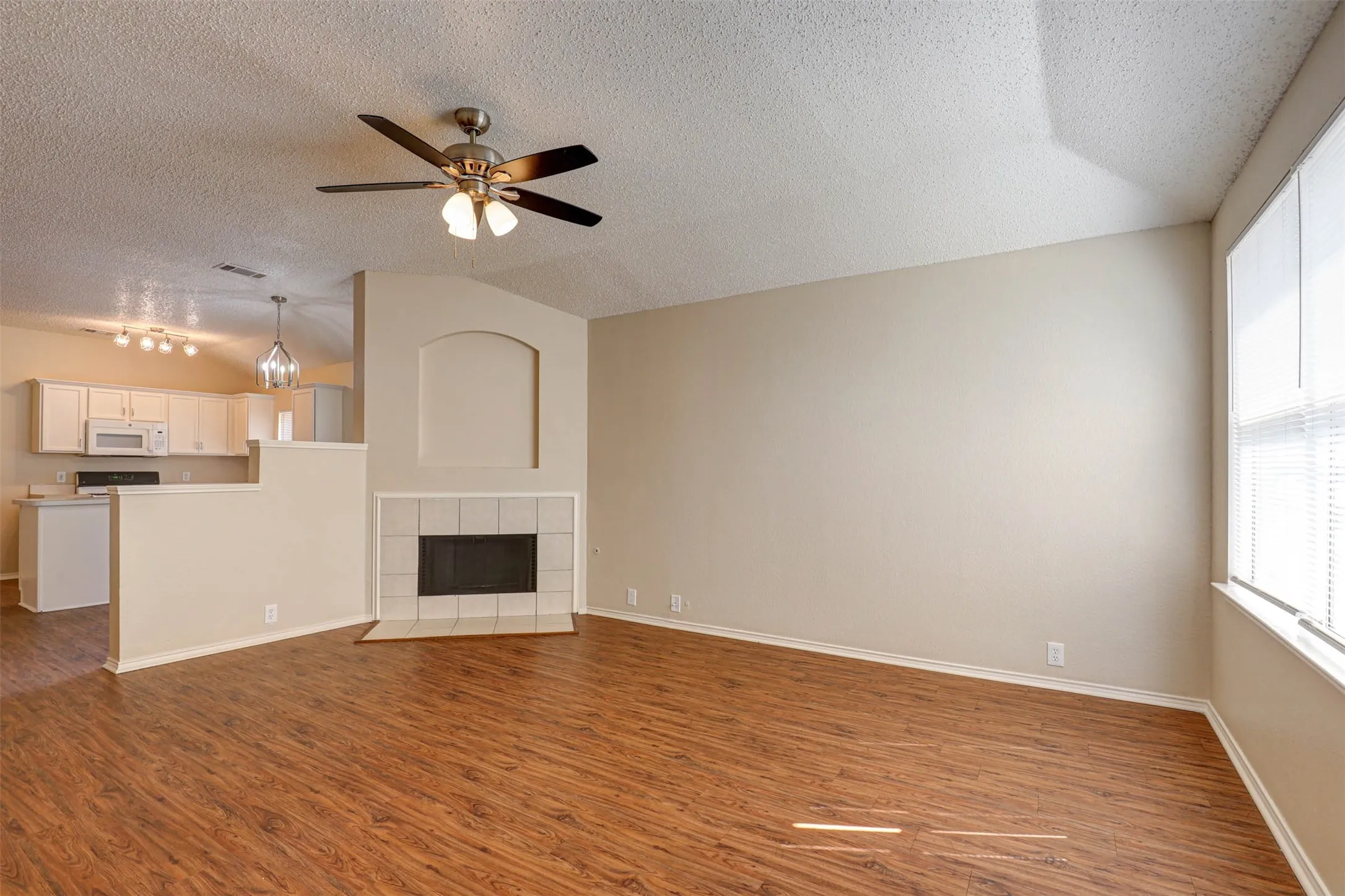 Single Family Residence For Sale in Dallas County , 1815 Citadel Drive, Glenn Heights, Texas 75154, 3 Bedroom, 2 Bathroom, 2 Garage spaces, 1,851 Sqft, built in 2001, mls#21379577, Real Estate Agent in Glenn Heights, Homes For Sale in Dallas county, Homes For Sale in Glenn Heights, Realtor in Glenn Heights Texas, Real Estate Brokerage Independent Realty Texas, Luminita Cordes Realtor