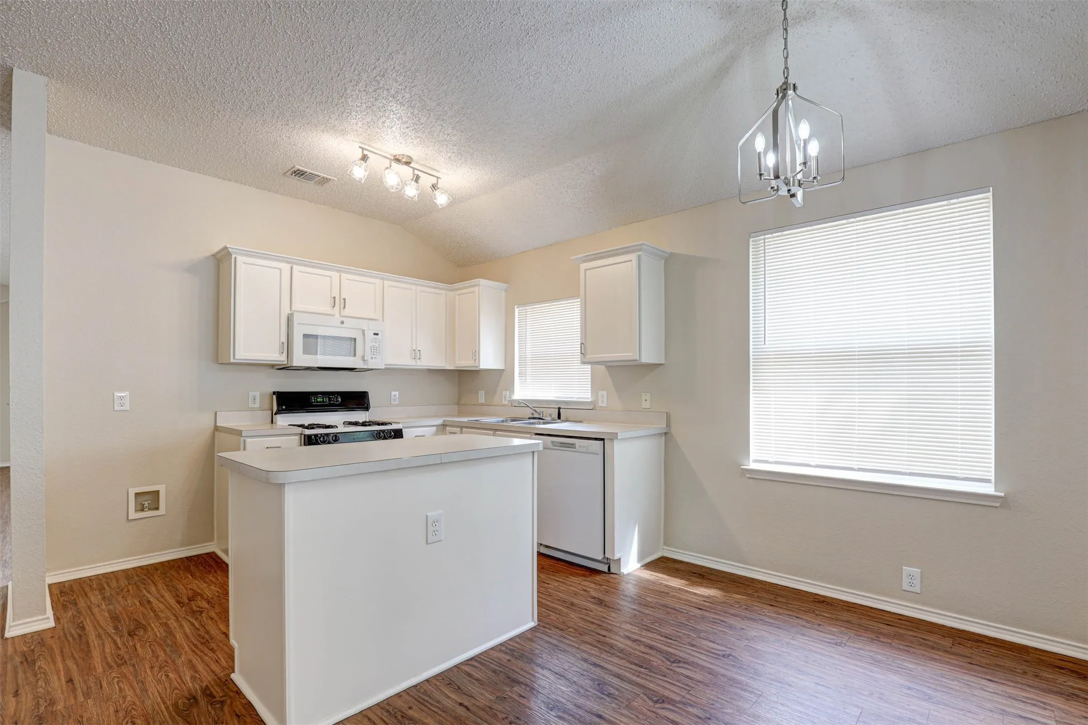 Single Family Residence For Sale in Dallas County , 1815 Citadel Drive, Glenn Heights, Texas 75154, 3 Bedroom, 2 Bathroom, 2 Garage spaces, 1,851 Sqft, built in 2001, mls#21379577, Real Estate Agent in Glenn Heights, Homes For Sale in Dallas county, Homes For Sale in Glenn Heights, Realtor in Glenn Heights Texas, Real Estate Brokerage Independent Realty Texas, Luminita Cordes Realtor