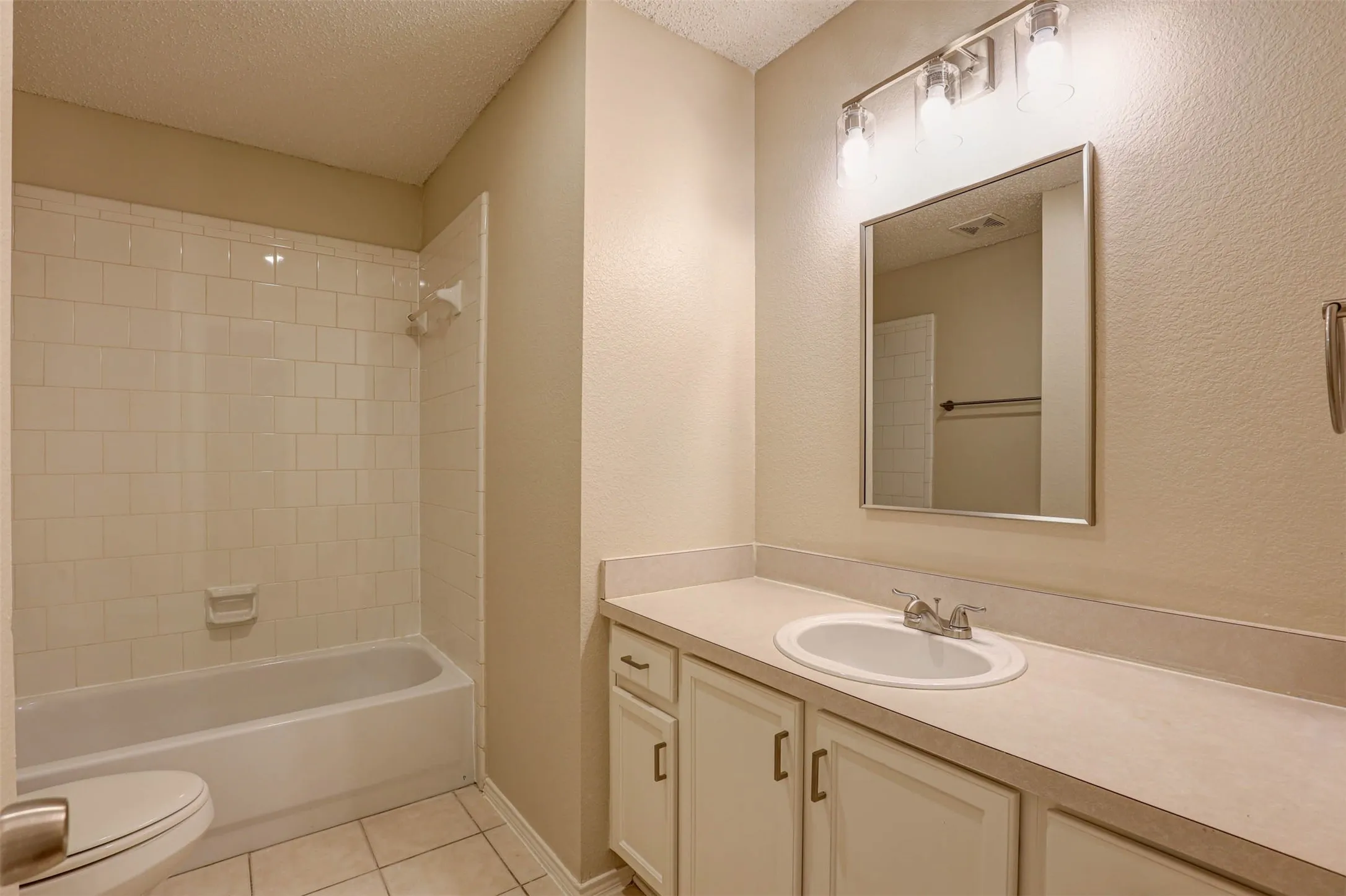 Single Family Residence For Sale in Dallas County , 1815 Citadel Drive, Glenn Heights, Texas 75154, 3 Bedroom, 2 Bathroom, 2 Garage spaces, 1,851 Sqft, built in 2001, mls#21379577, Real Estate Agent in Glenn Heights, Homes For Sale in Dallas county, Homes For Sale in Glenn Heights, Realtor in Glenn Heights Texas, Real Estate Brokerage Independent Realty Texas, Luminita Cordes Realtor