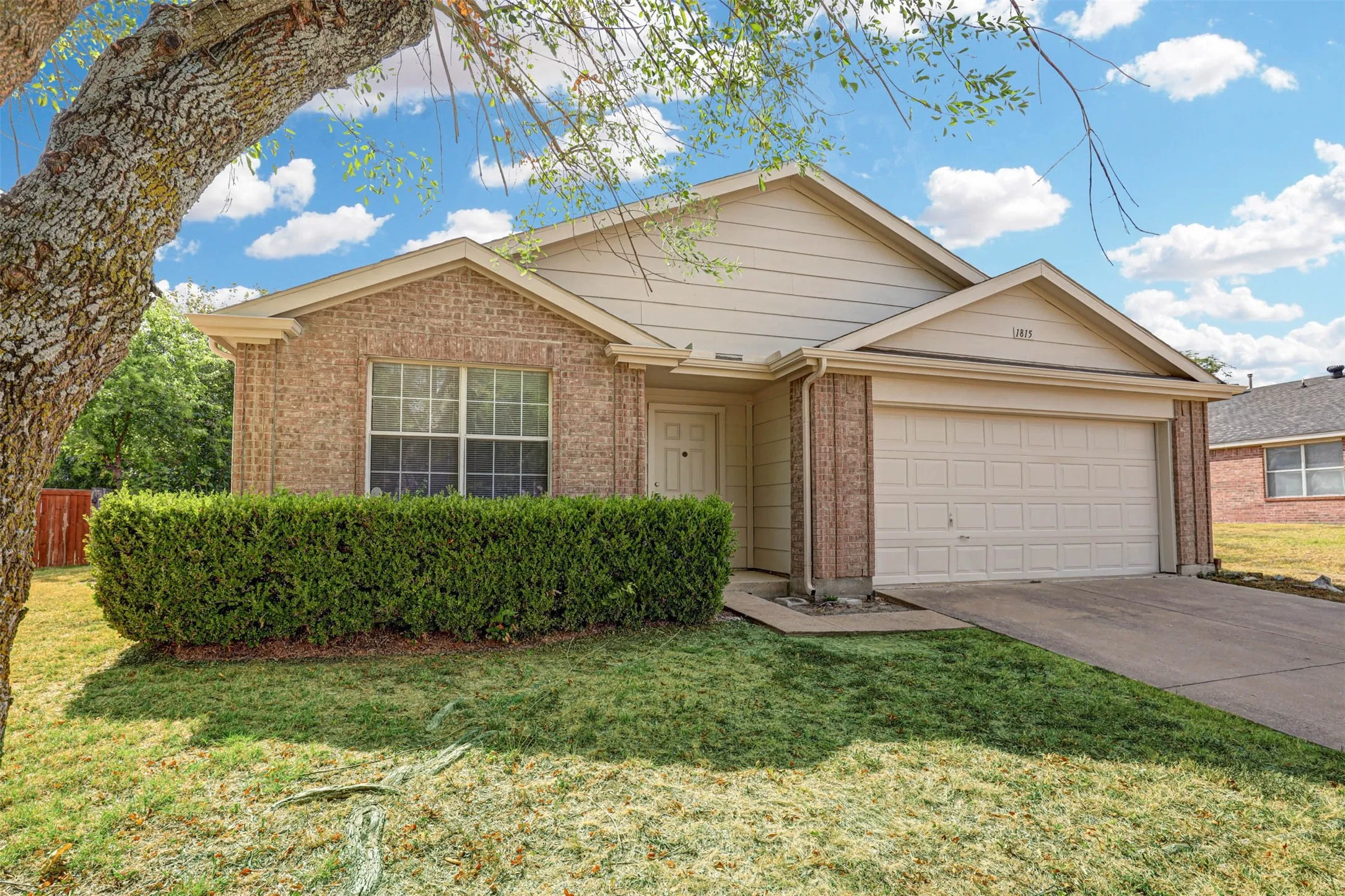 Single Family Residence For Sale in Dallas County , 1815 Citadel Drive, Glenn Heights, Texas 75154, 3 Bedroom, 2 Bathroom, 2 Garage spaces, 1,851 Sqft, built in 2001, mls#21379577, Real Estate Agent in Glenn Heights, Homes For Sale in Dallas county, Homes For Sale in Glenn Heights, Realtor in Glenn Heights Texas, Real Estate Brokerage Independent Realty Texas, Luminita Cordes Realtor