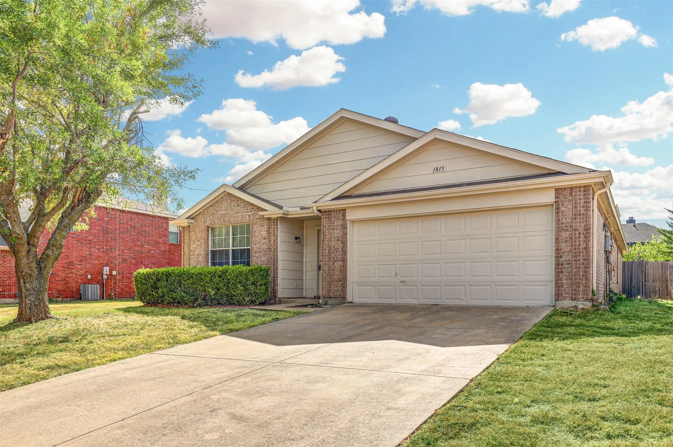 Single Family Residence For Sale in Dallas County , 1815 Citadel Drive, Glenn Heights, Texas 75154, 3 Bedroom, 2 Bathroom, 2 Garage spaces, 1,851 Sqft, built in 2001, mls#21379577, Real Estate Agent in Glenn Heights, Homes For Sale in Dallas county, Homes For Sale in Glenn Heights, Realtor in Glenn Heights Texas, Real Estate Brokerage Independent Realty Texas, Luminita Cordes Realtor