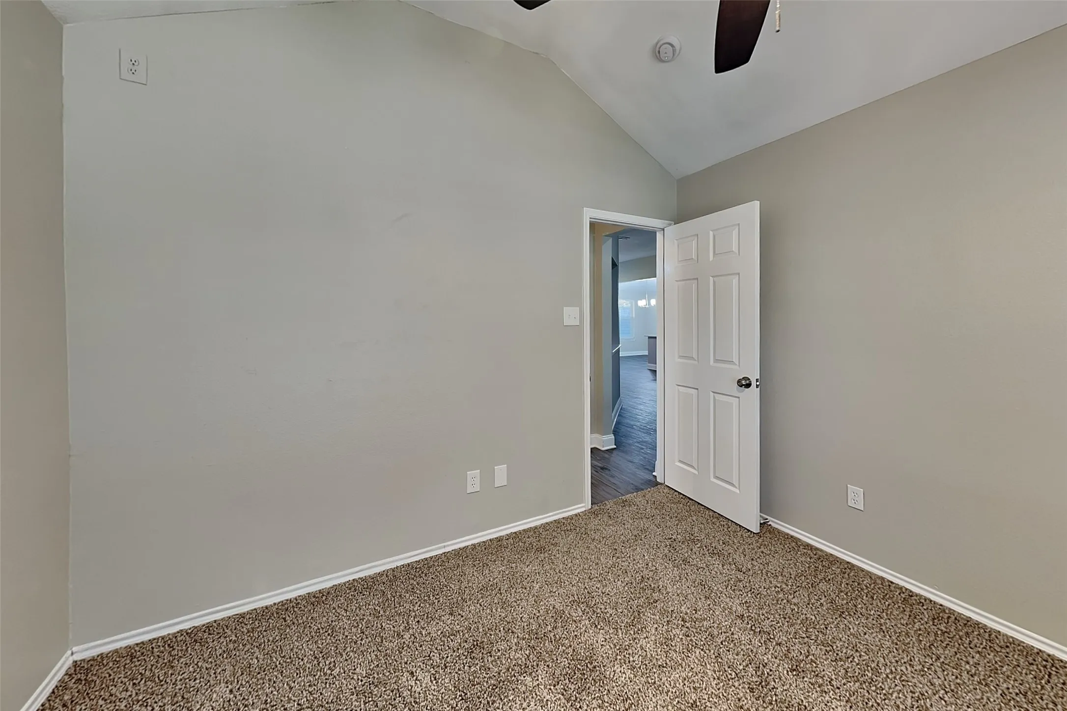 Single Family Residence For Rent in Tarrant County , 4805 Cliburn Drive, Fort Worth, Texas 76244, 3 Bedroom, 2 Bathroom, 2 Garage spaces, 1,419 Sqft, built in 2003, mls#21379682, Real Estate Agent in Fort Worth, Homes For Rent in Tarrant county, Homes For Rent in Fort Worth, Realtor in Fort Worth Texas, Real Estate Brokerage Independent Realty Texas, Luminita Cordes Realtor