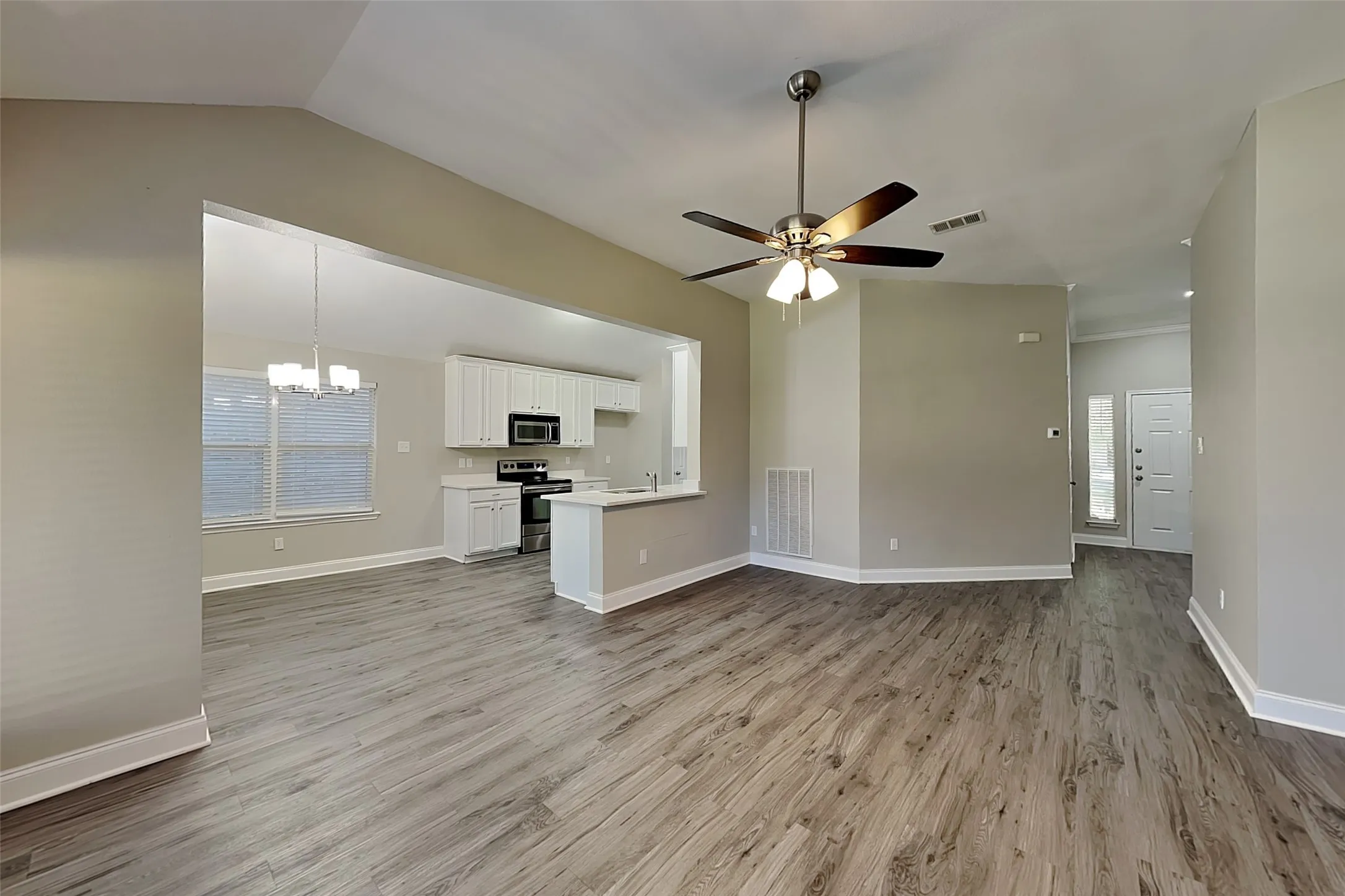 Single Family Residence For Rent in Tarrant County , 4805 Cliburn Drive, Fort Worth, Texas 76244, 3 Bedroom, 2 Bathroom, 2 Garage spaces, 1,419 Sqft, built in 2003, mls#21379682, Real Estate Agent in Fort Worth, Homes For Rent in Tarrant county, Homes For Rent in Fort Worth, Realtor in Fort Worth Texas, Real Estate Brokerage Independent Realty Texas, Luminita Cordes Realtor