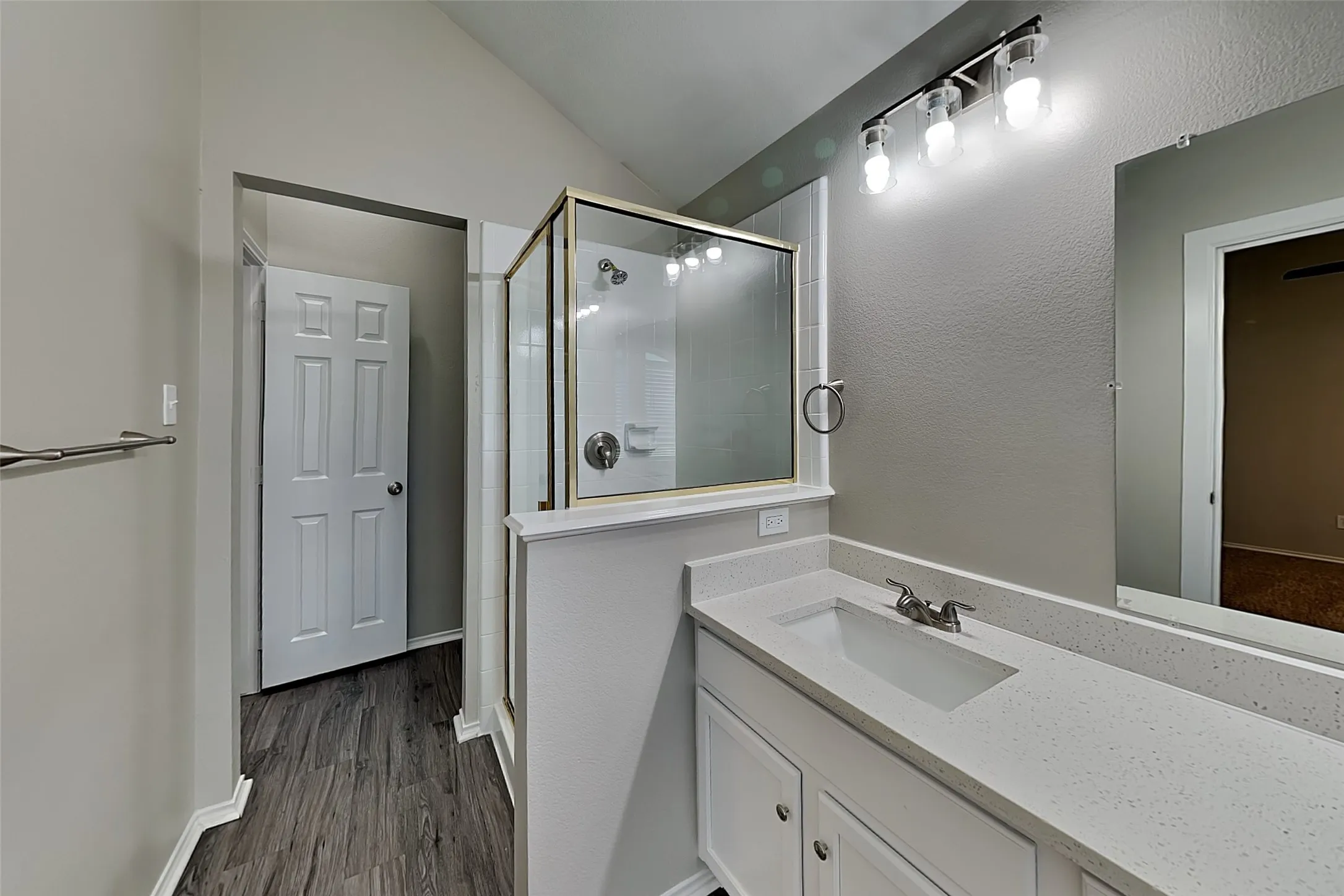 Single Family Residence For Rent in Tarrant County , 4805 Cliburn Drive, Fort Worth, Texas 76244, 3 Bedroom, 2 Bathroom, 2 Garage spaces, 1,419 Sqft, built in 2003, mls#21379682, Real Estate Agent in Fort Worth, Homes For Rent in Tarrant county, Homes For Rent in Fort Worth, Realtor in Fort Worth Texas, Real Estate Brokerage Independent Realty Texas, Luminita Cordes Realtor