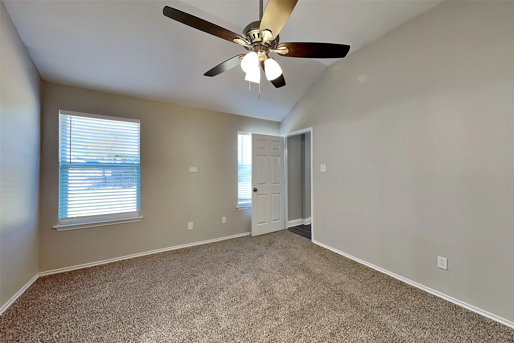 Single Family Residence For Rent in Tarrant County , 4805 Cliburn Drive, Fort Worth, Texas 76244, 3 Bedroom, 2 Bathroom, 2 Garage spaces, 1,419 Sqft, built in 2003, mls#21379682, Real Estate Agent in Fort Worth, Homes For Rent in Tarrant county, Homes For Rent in Fort Worth, Realtor in Fort Worth Texas, Real Estate Brokerage Independent Realty Texas, Luminita Cordes Realtor