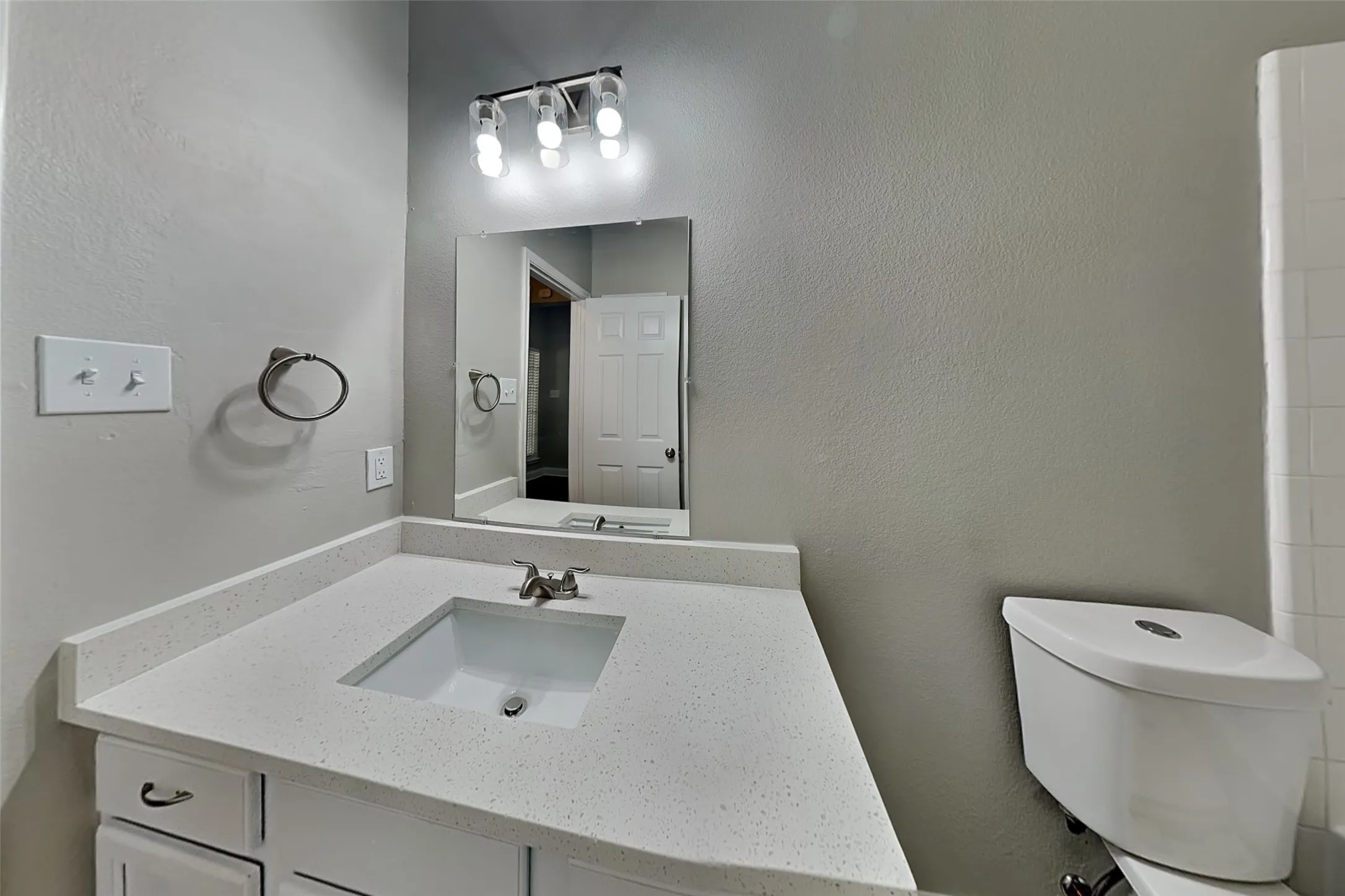 Single Family Residence For Rent in Tarrant County , 4805 Cliburn Drive, Fort Worth, Texas 76244, 3 Bedroom, 2 Bathroom, 2 Garage spaces, 1,419 Sqft, built in 2003, mls#21379682, Real Estate Agent in Fort Worth, Homes For Rent in Tarrant county, Homes For Rent in Fort Worth, Realtor in Fort Worth Texas, Real Estate Brokerage Independent Realty Texas, Luminita Cordes Realtor